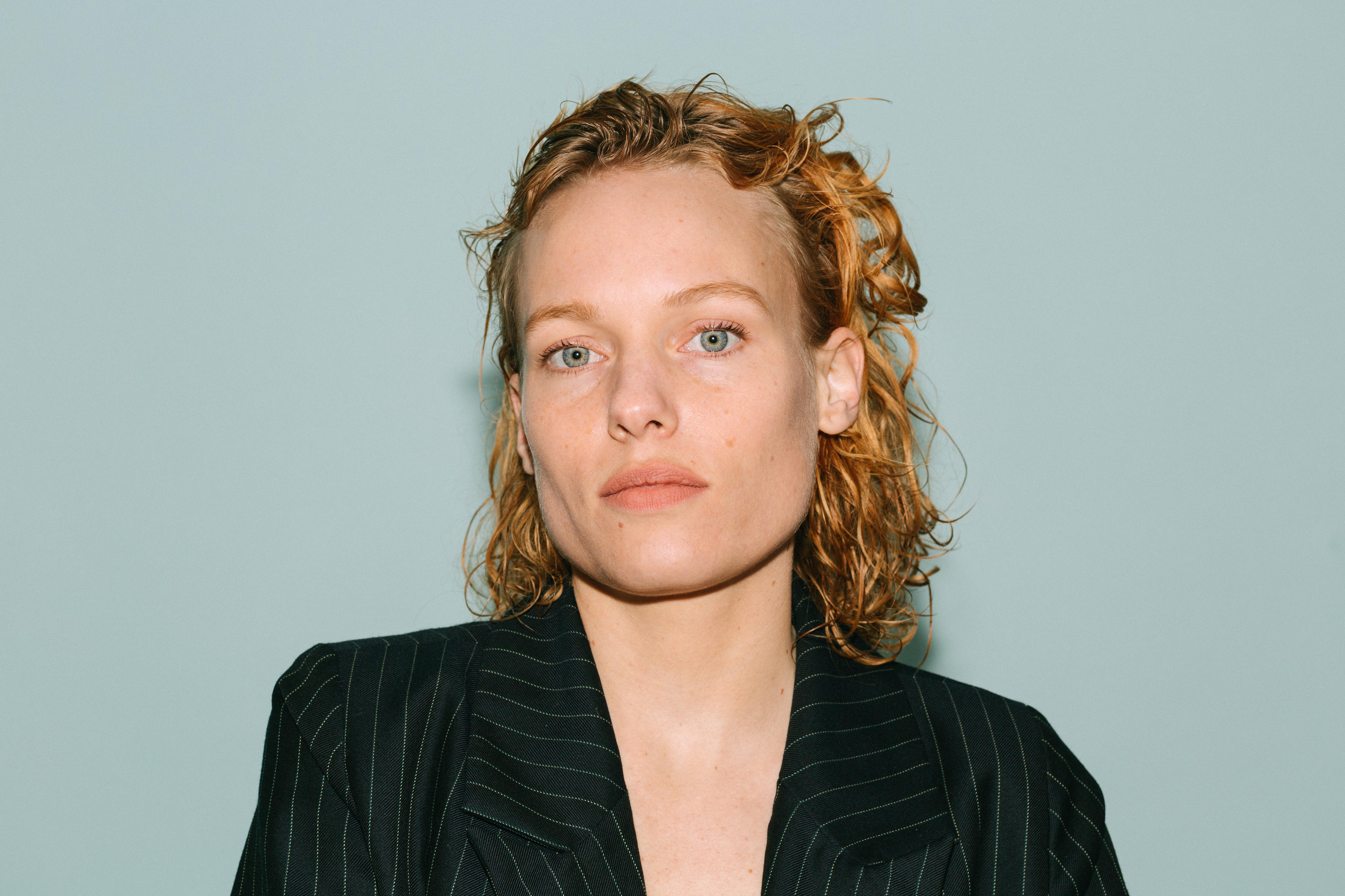 actor Julia Franz Richter large photo