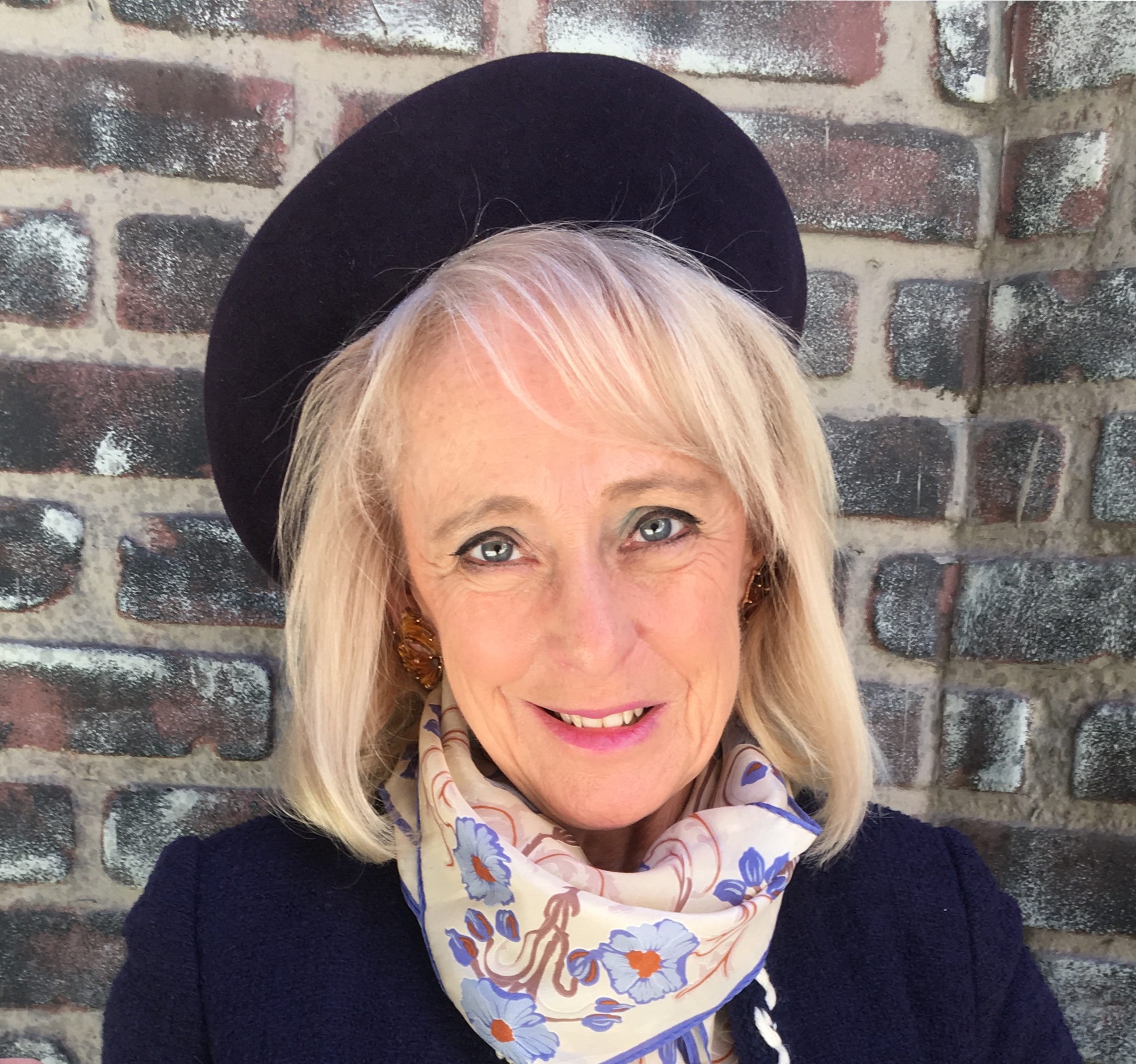 actor Debbie Deltoro large photo