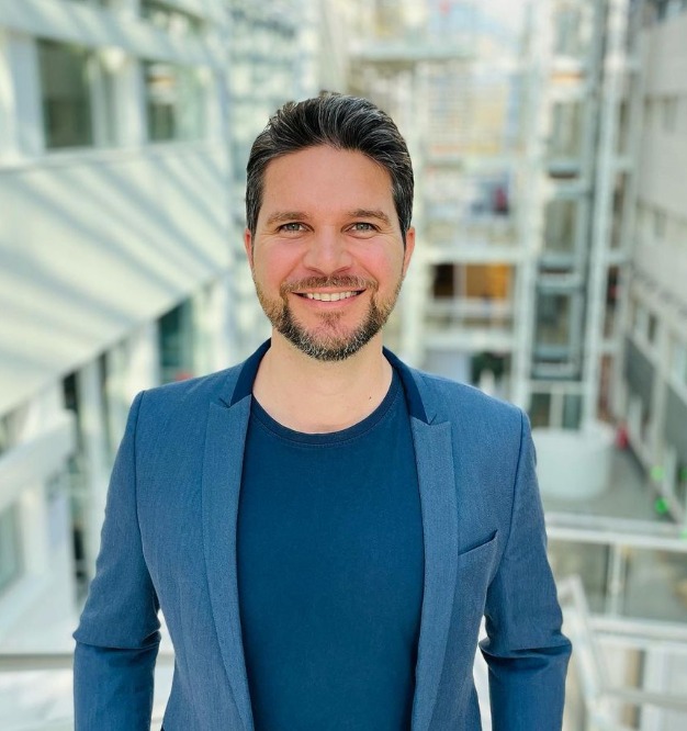 actor Govi Tyler large photo