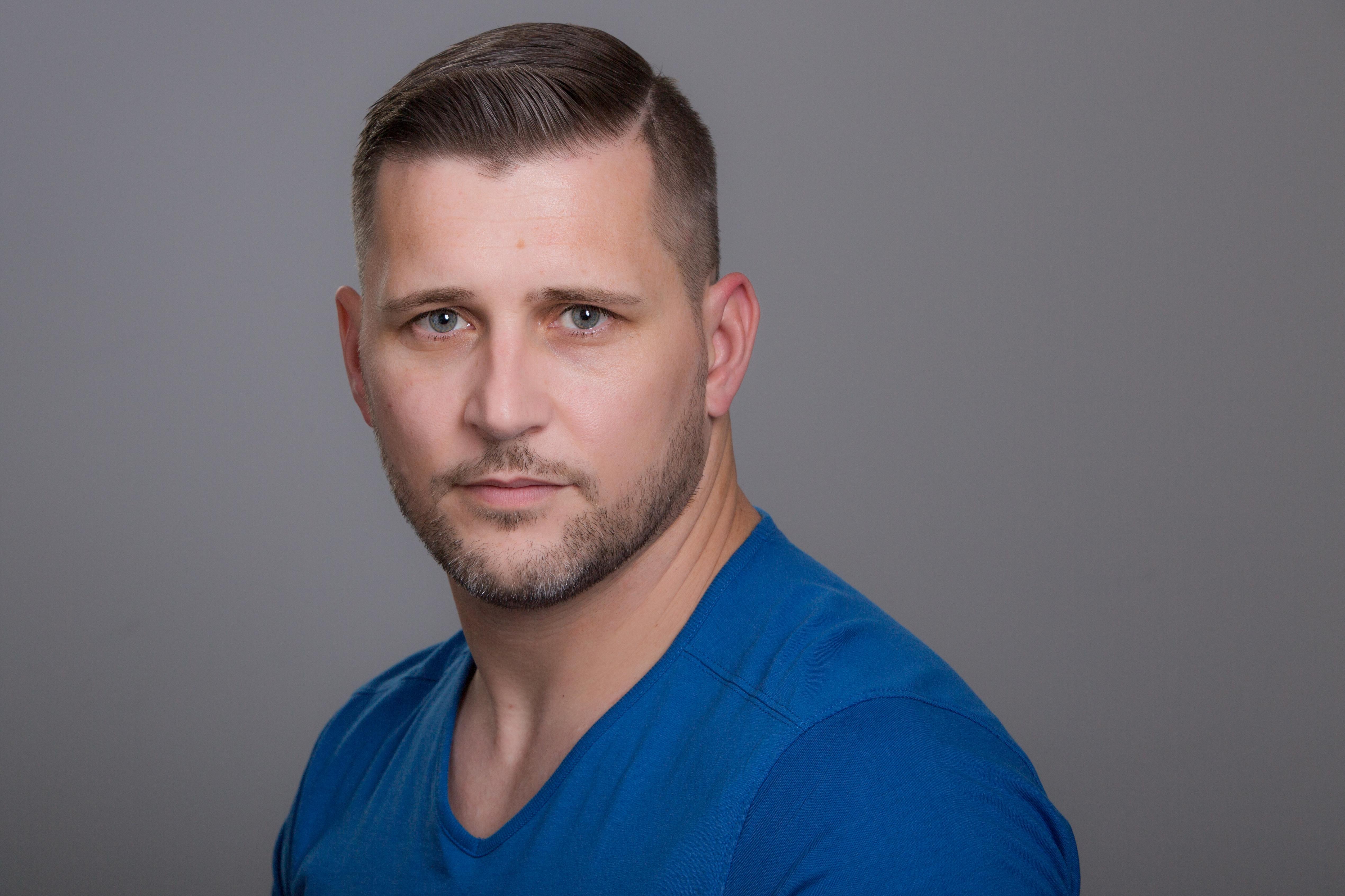 actor Brendan Carr large photo