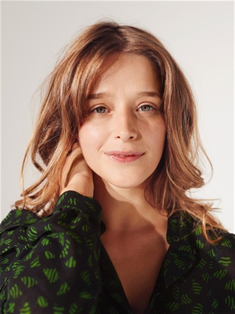 actor Adeline D'Hermy large photo