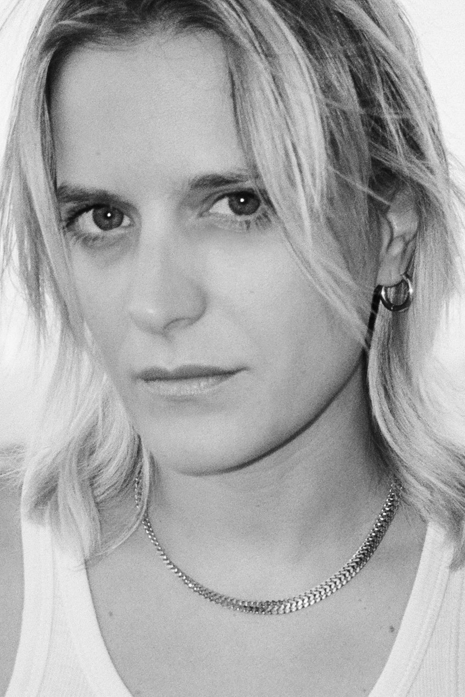 actor Marie Papillon large photo