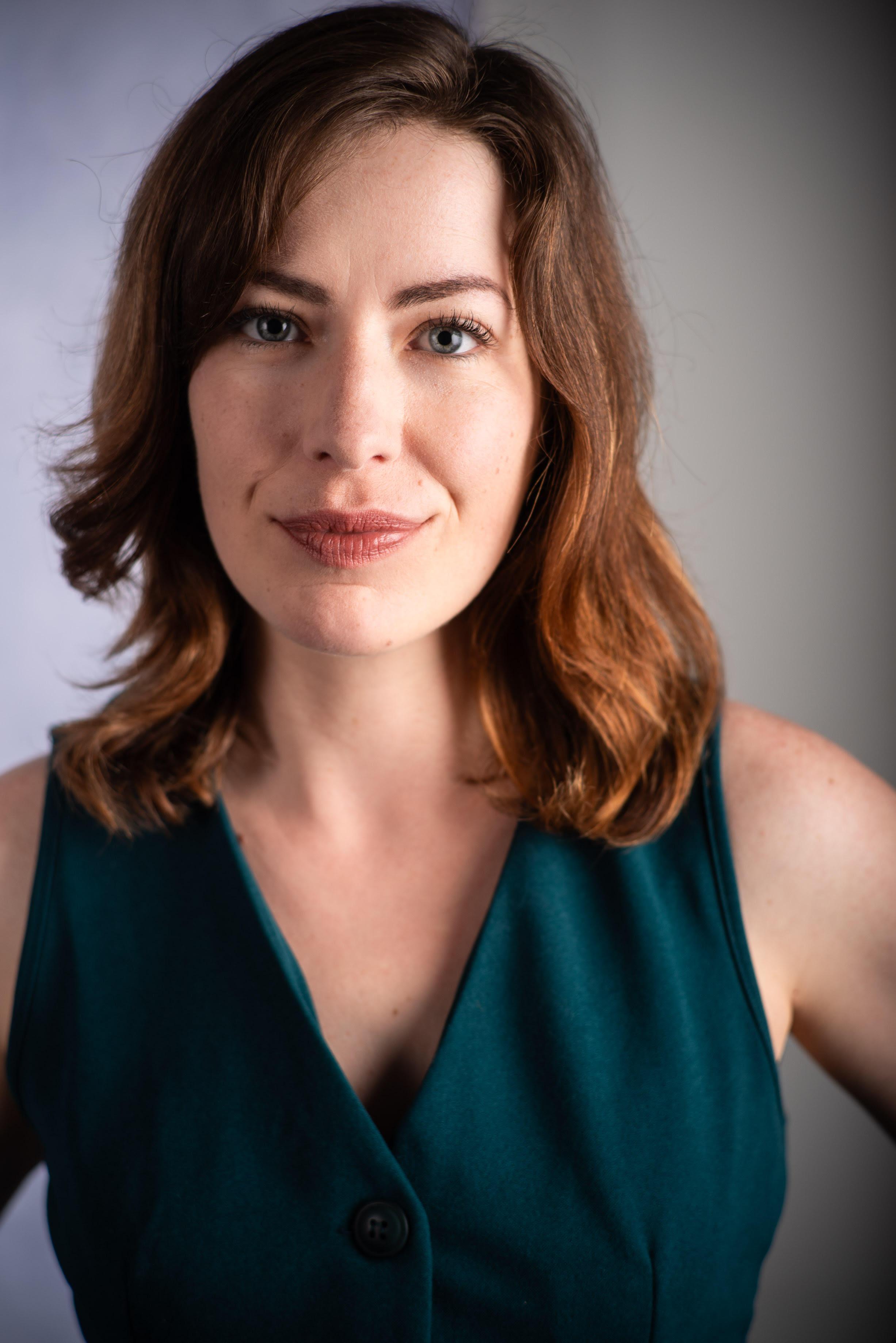 actor Laurie Catherine Winkel large photo