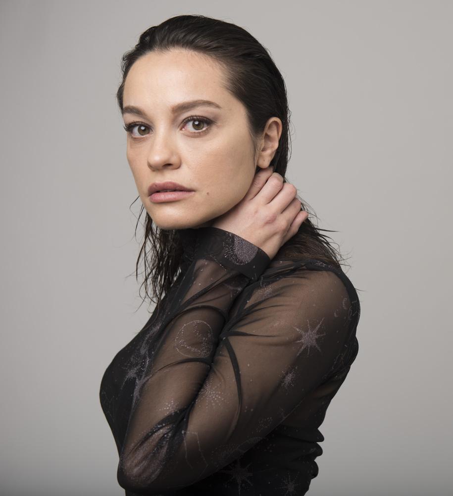 actor Özge Sezince Varley large photo