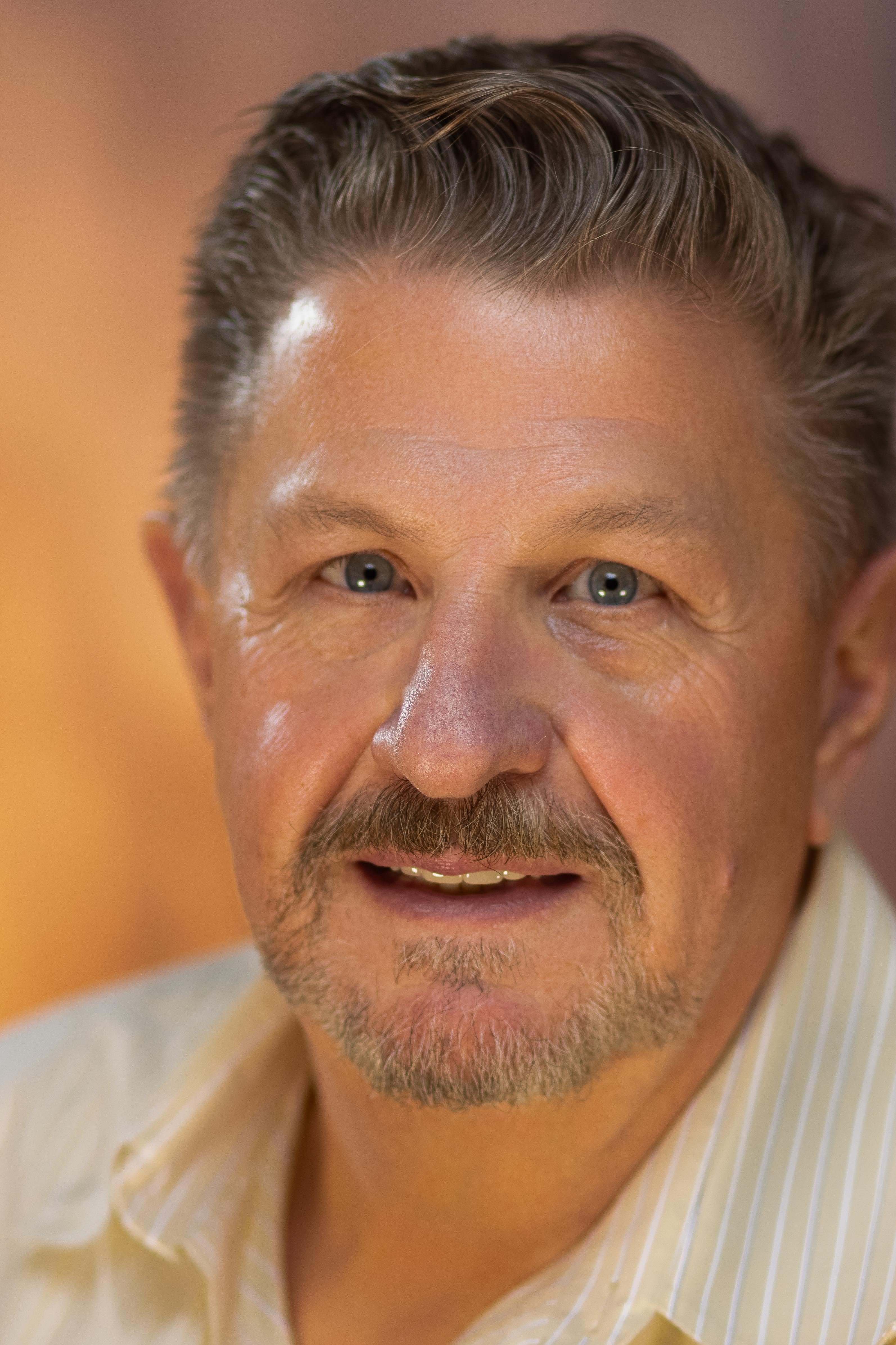 actor Edward Parker large photo