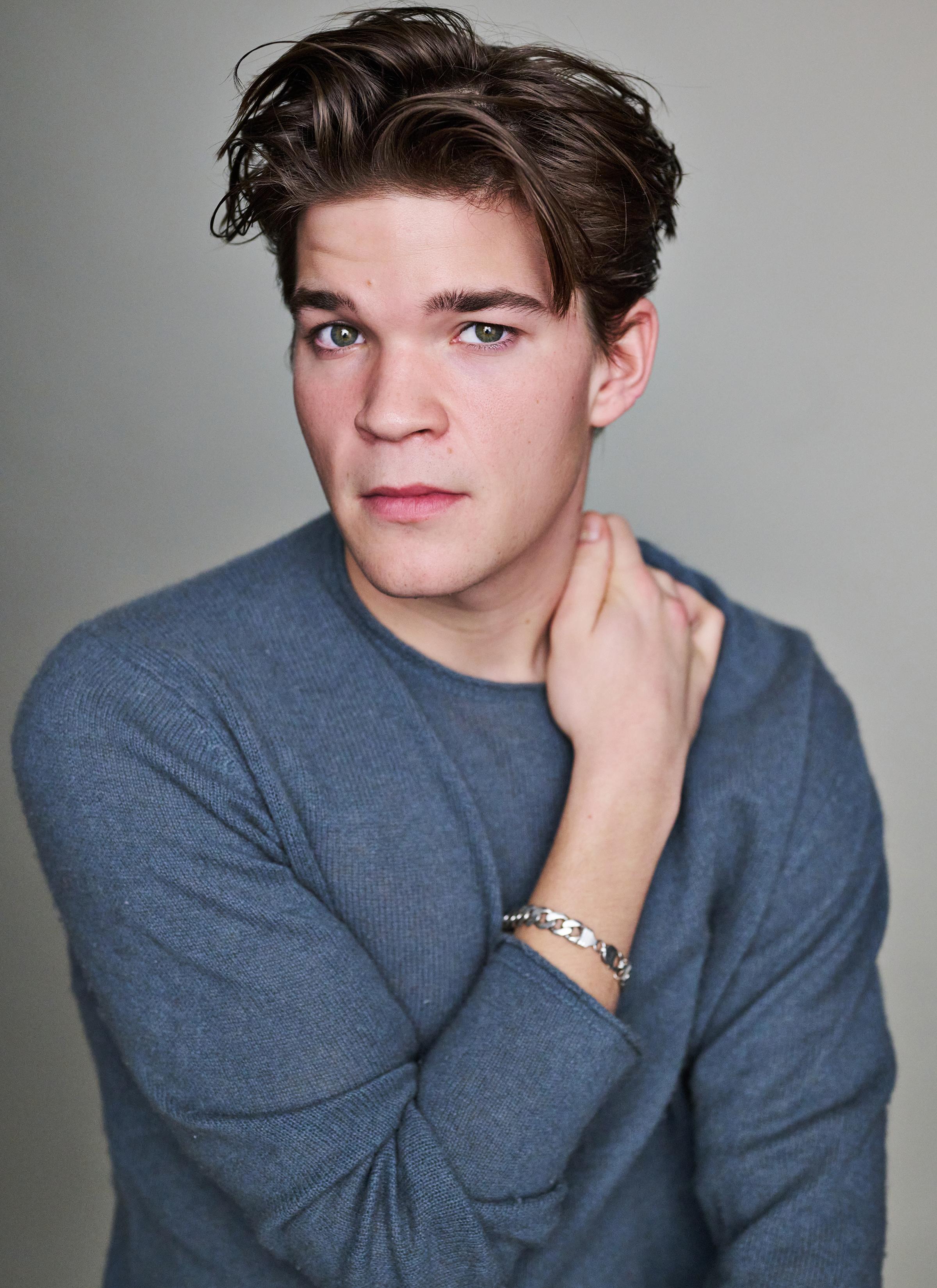 actor Gabriel Scott large photo