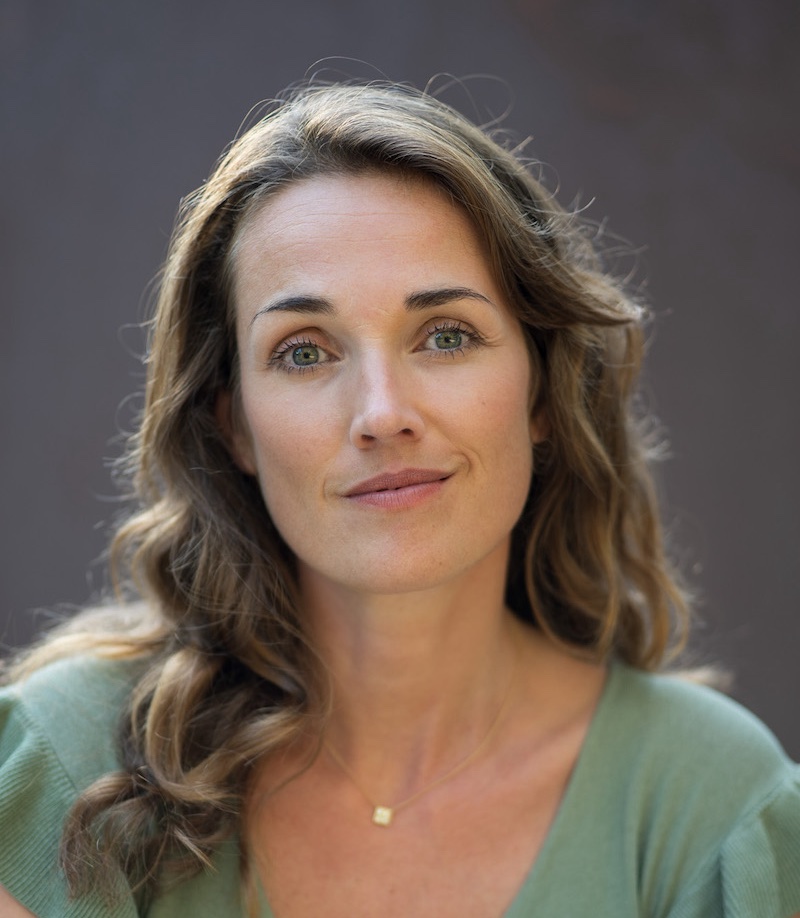 actor Caroline Bech large photo