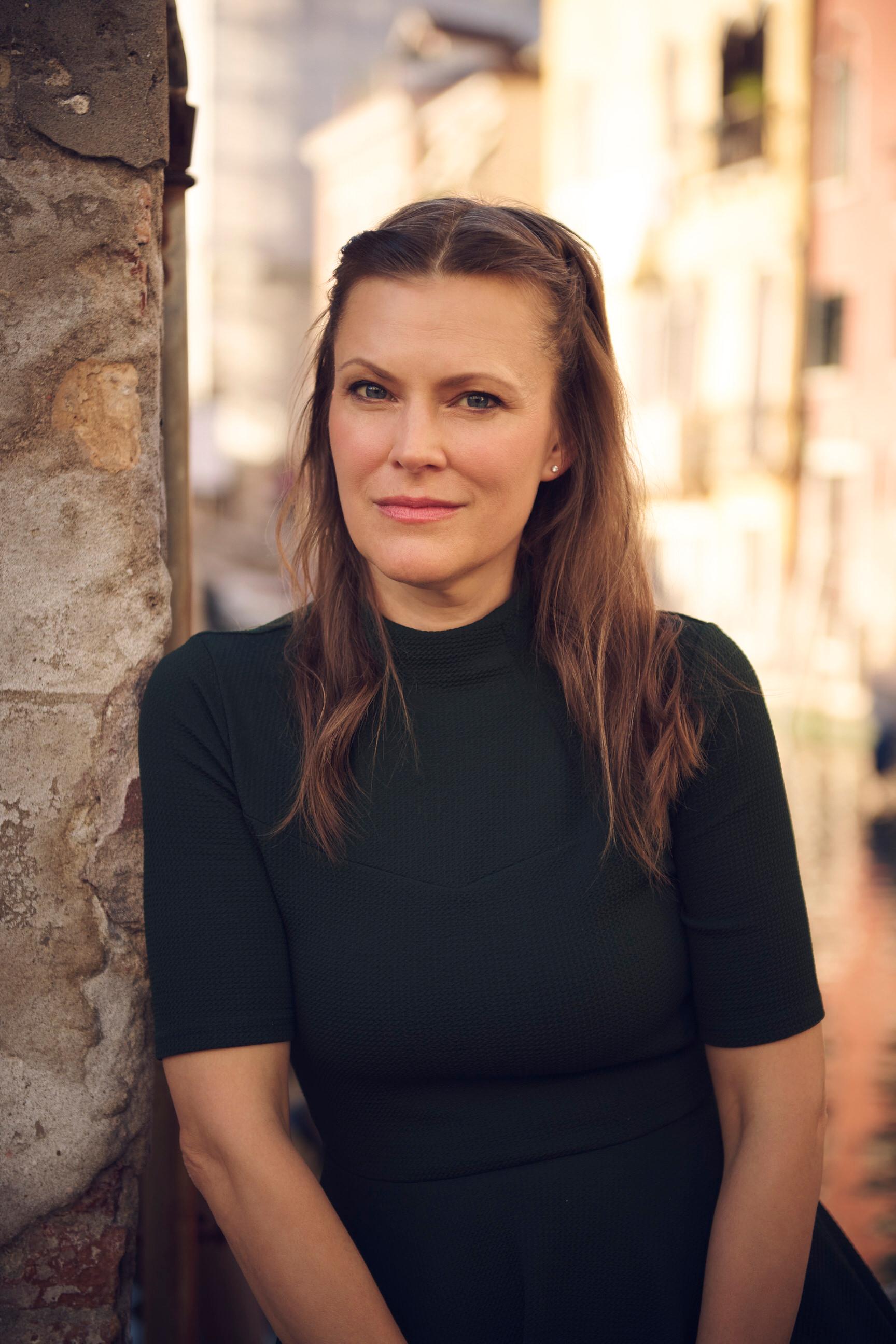 actor Noémi Besedes large photo