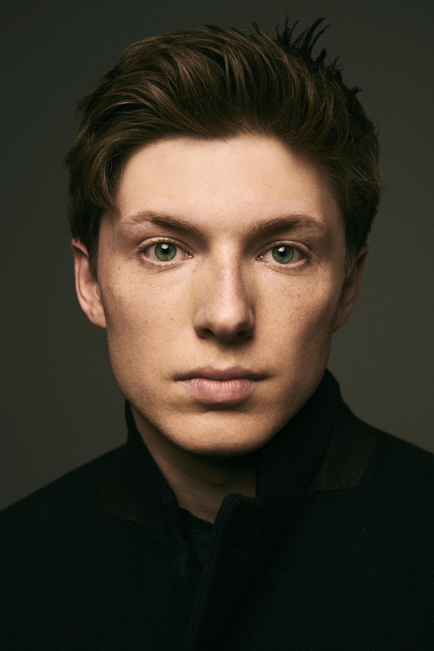 actor Ben Buckley large photo