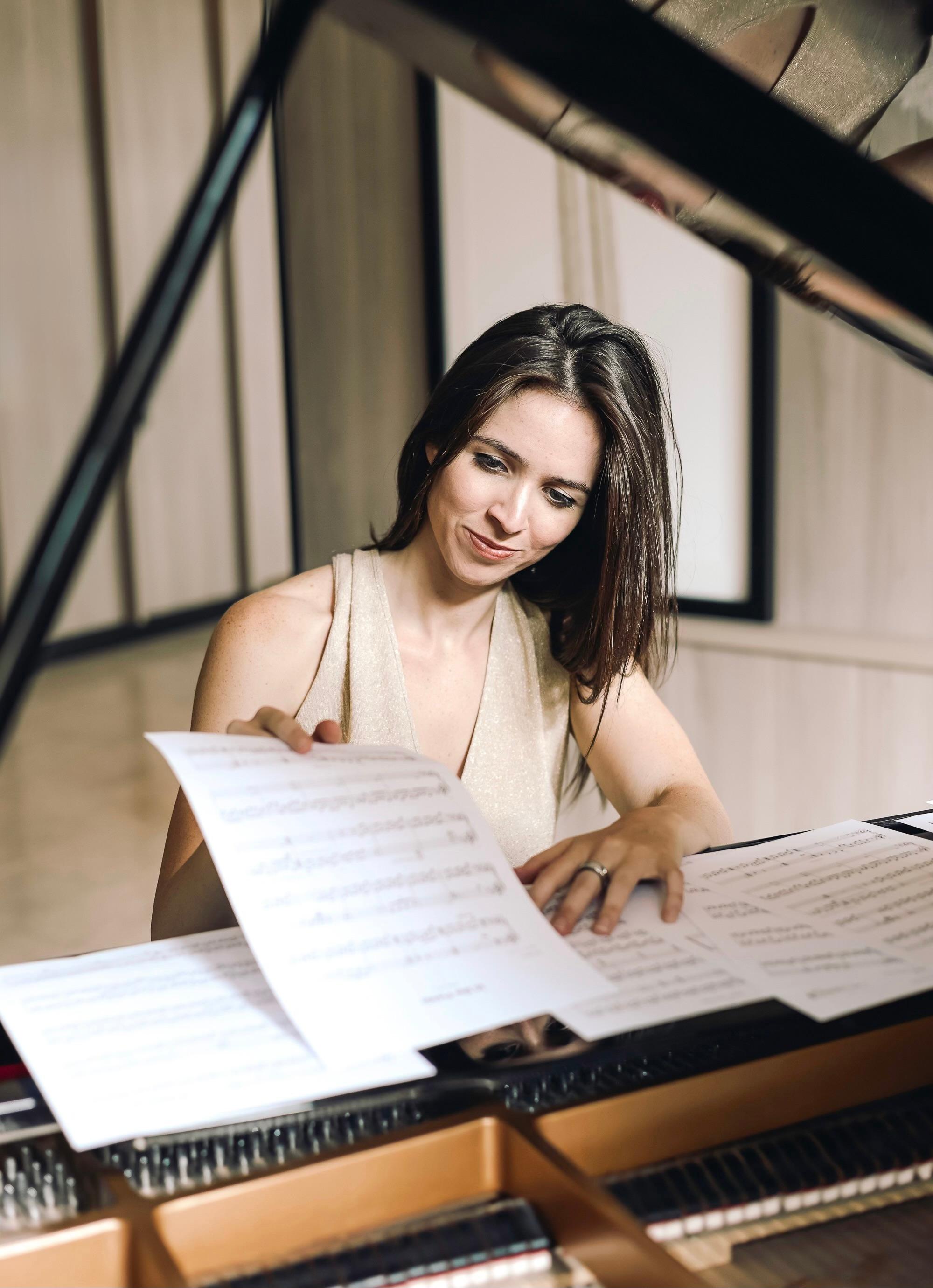 actor Amy Rita Christian large photo