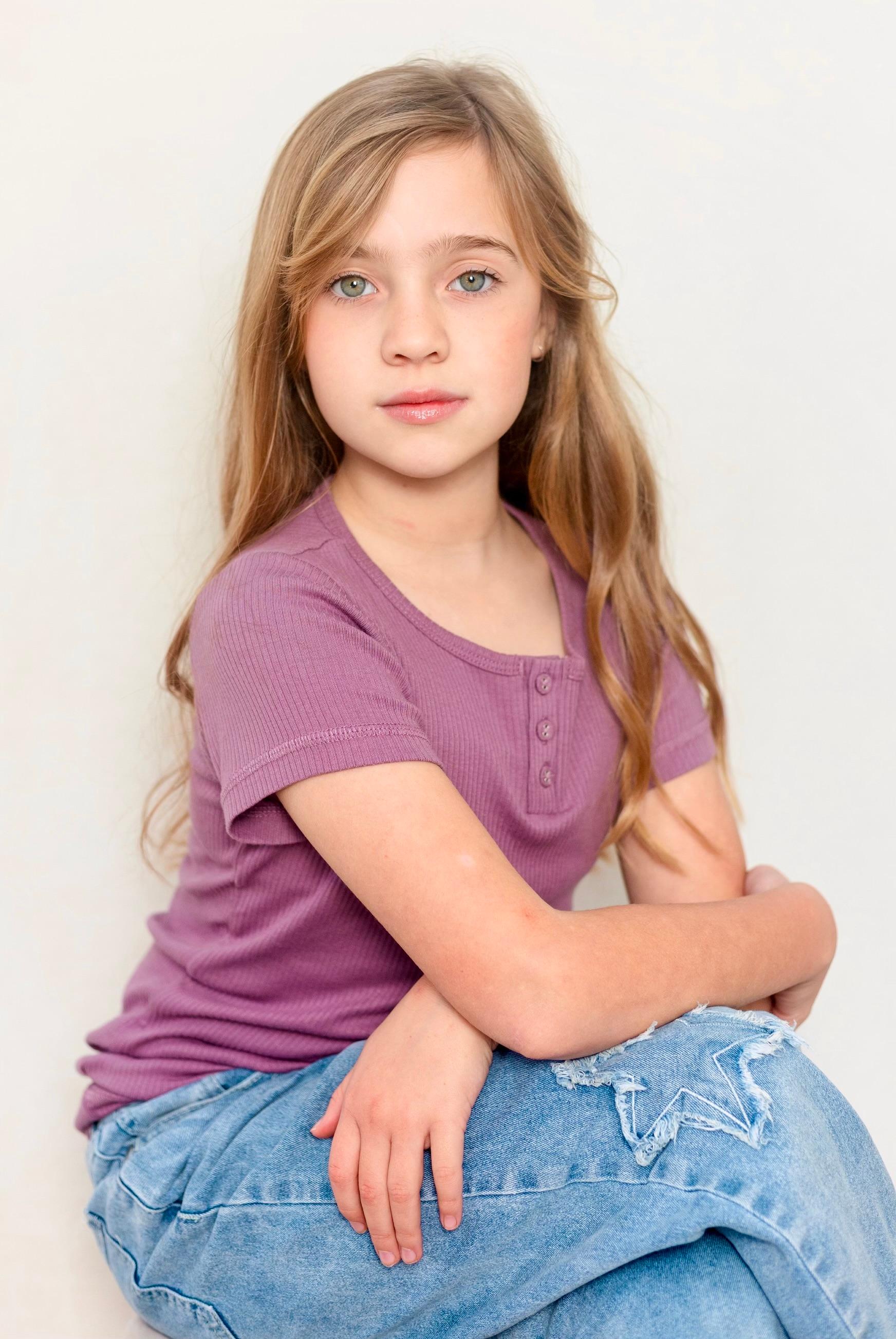 actor Coco White large photo