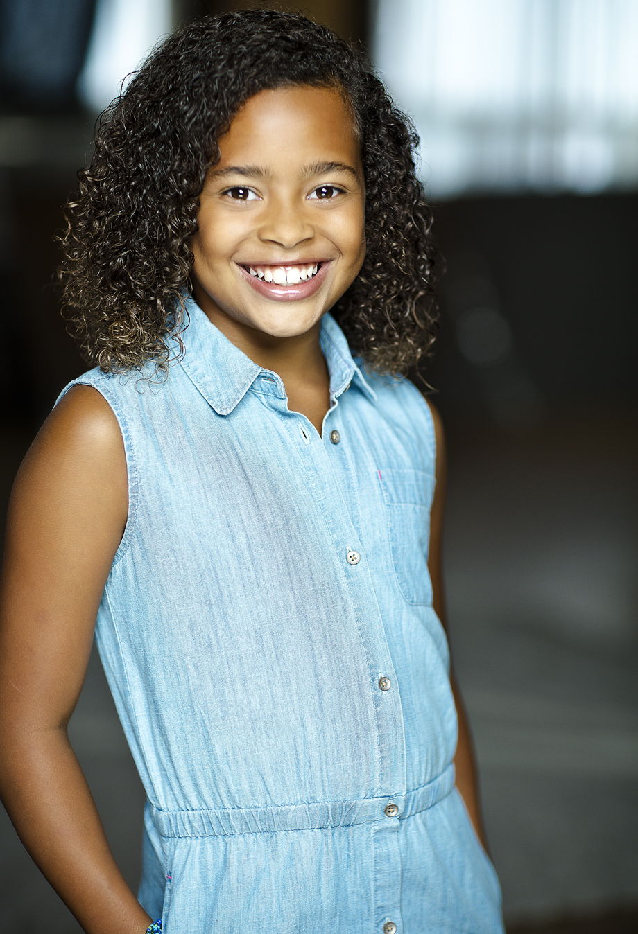 actor Mikaela Blake large photo