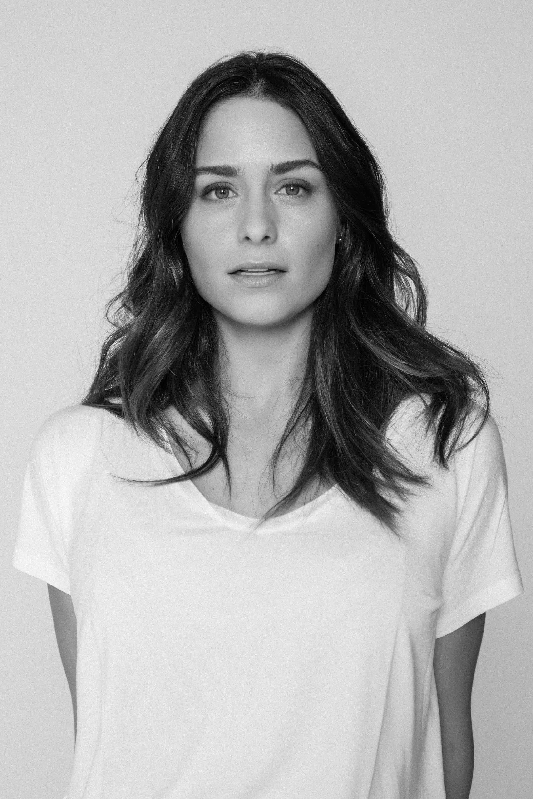 actor Andrea Santibañez large photo