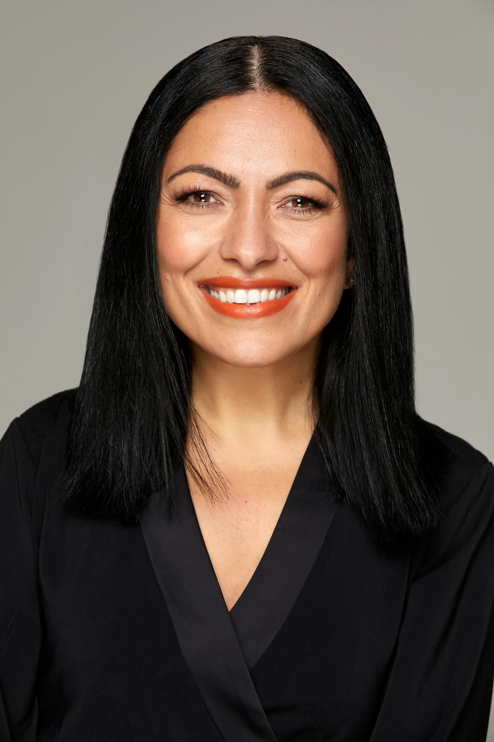 actor Yasemin Duran large photo