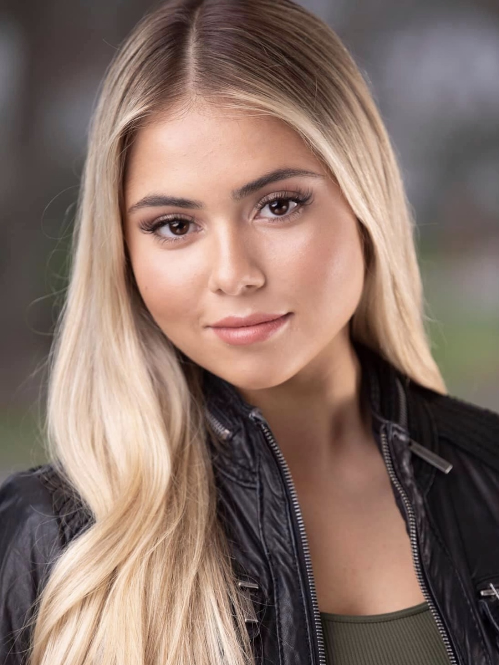 actor Maya Karp large photo