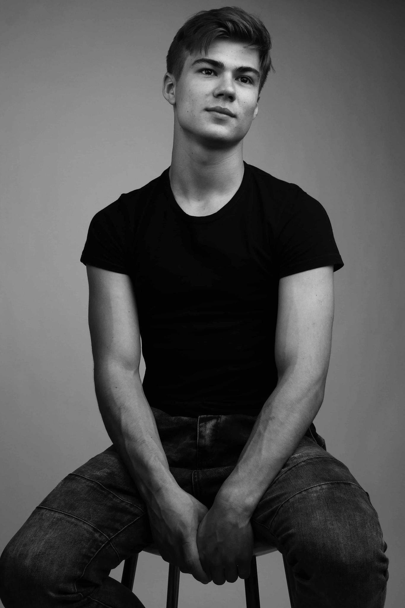 actor Maksym Samchyk large photo