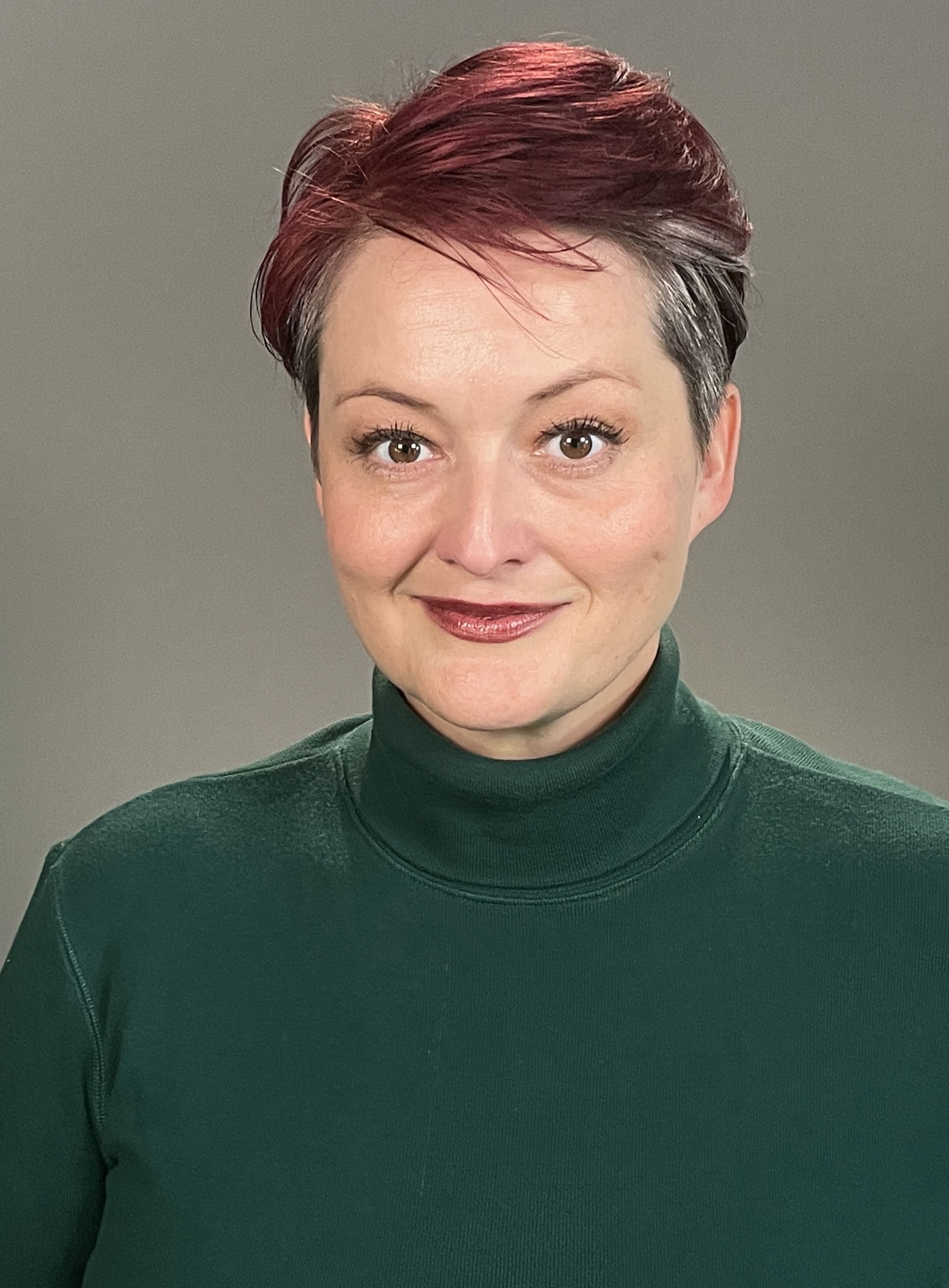 actor Mandy McMillian large photo