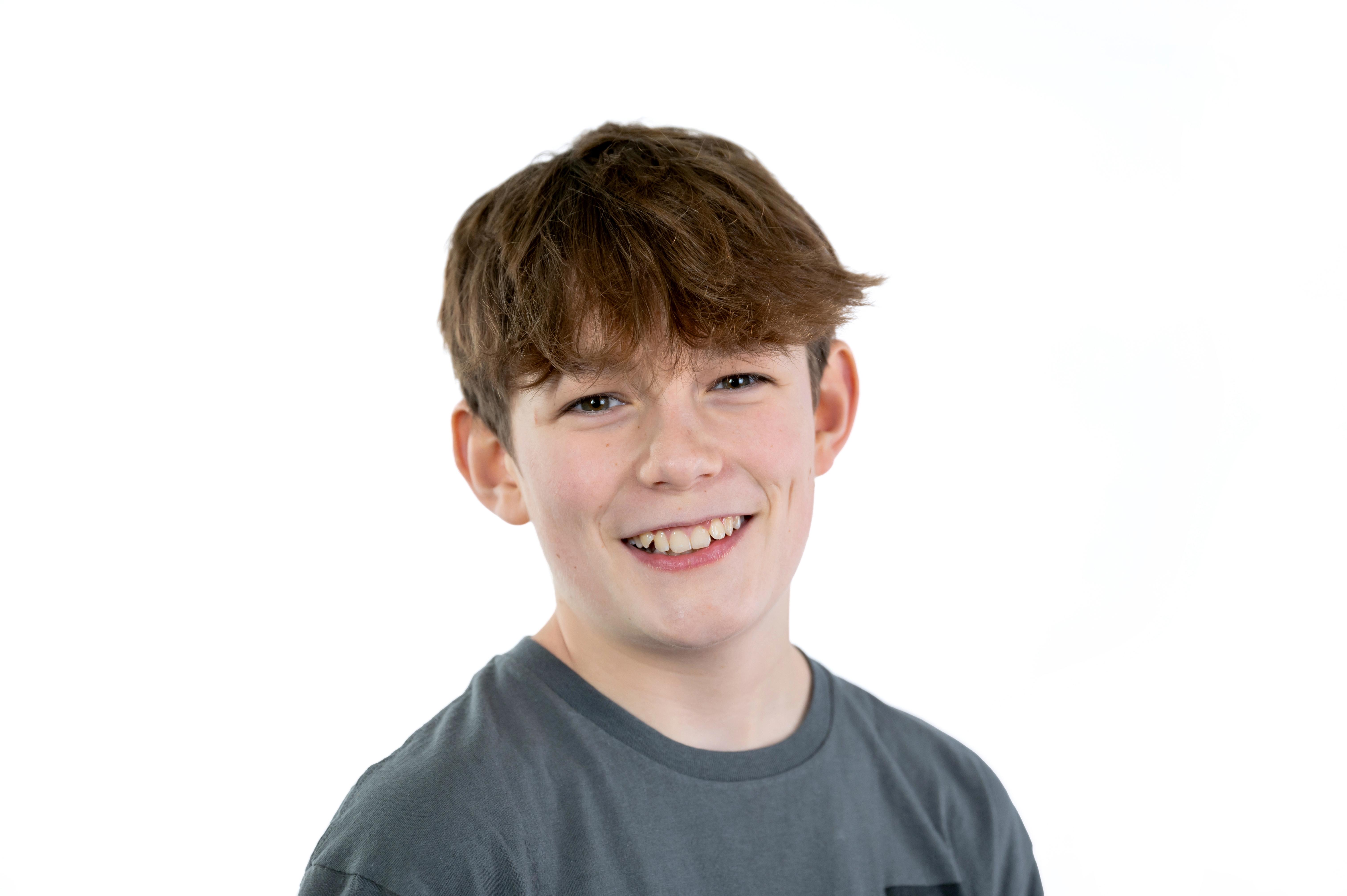 actor Oliver Gale large photo