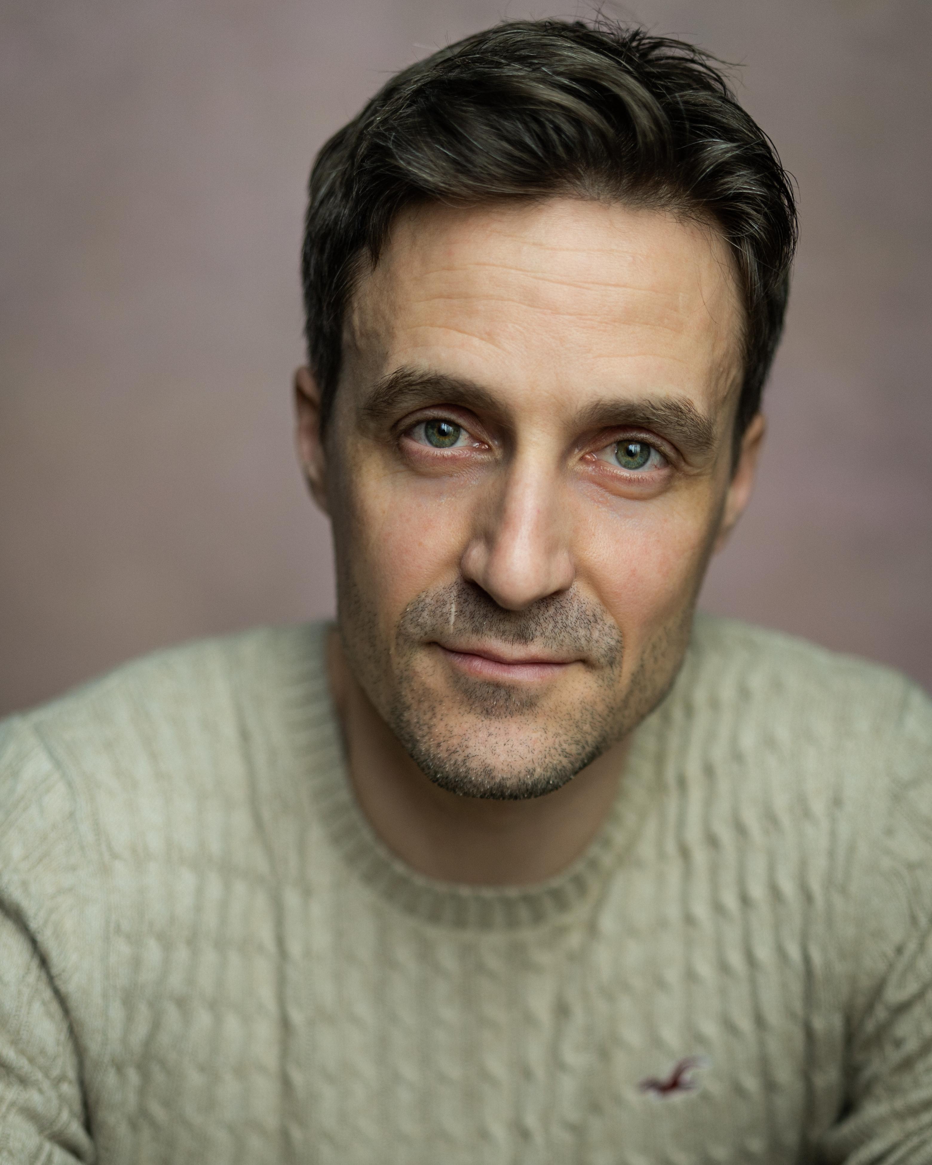 actor Paul-William Mawhinney large photo