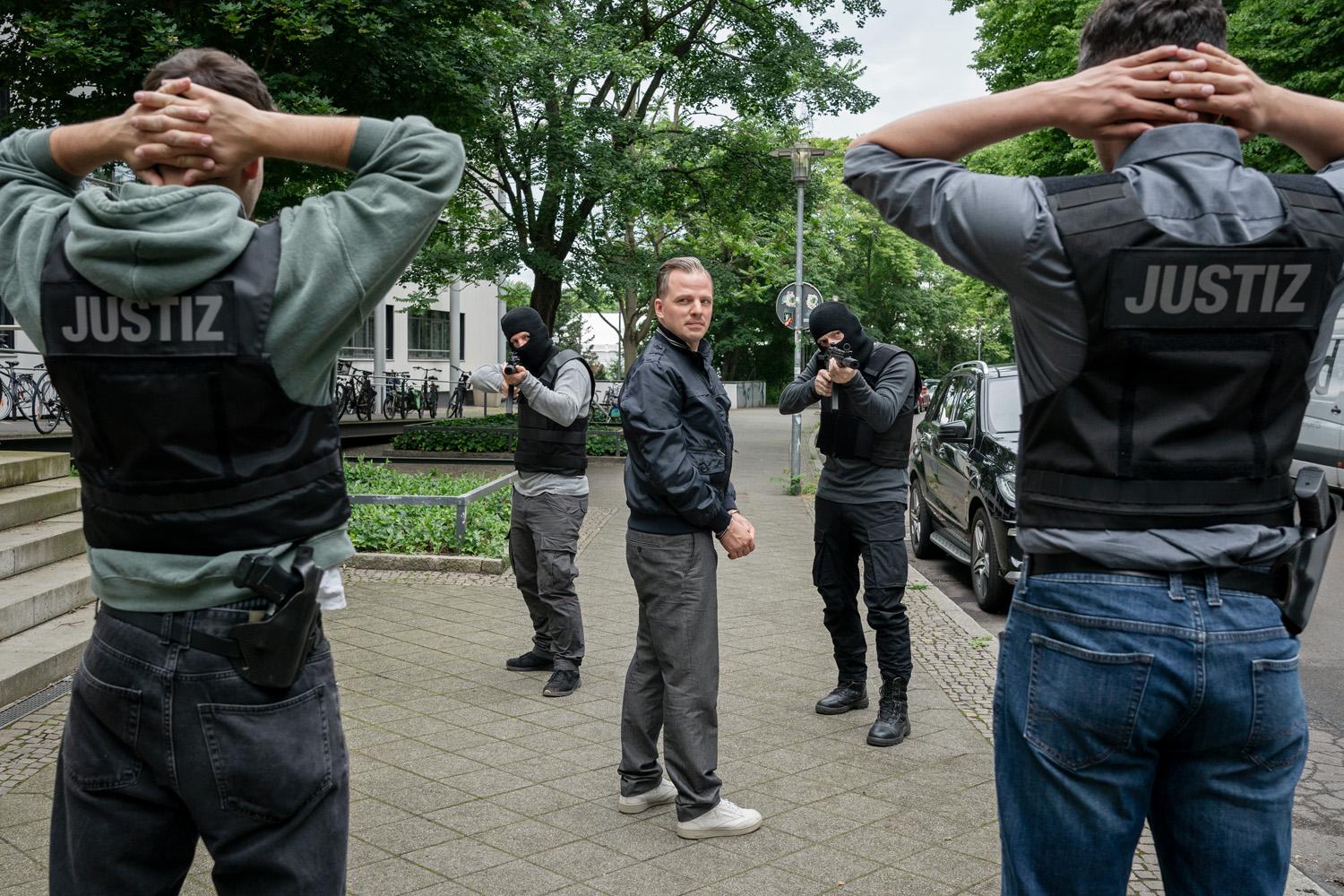 actor Peter Miklusz large photo