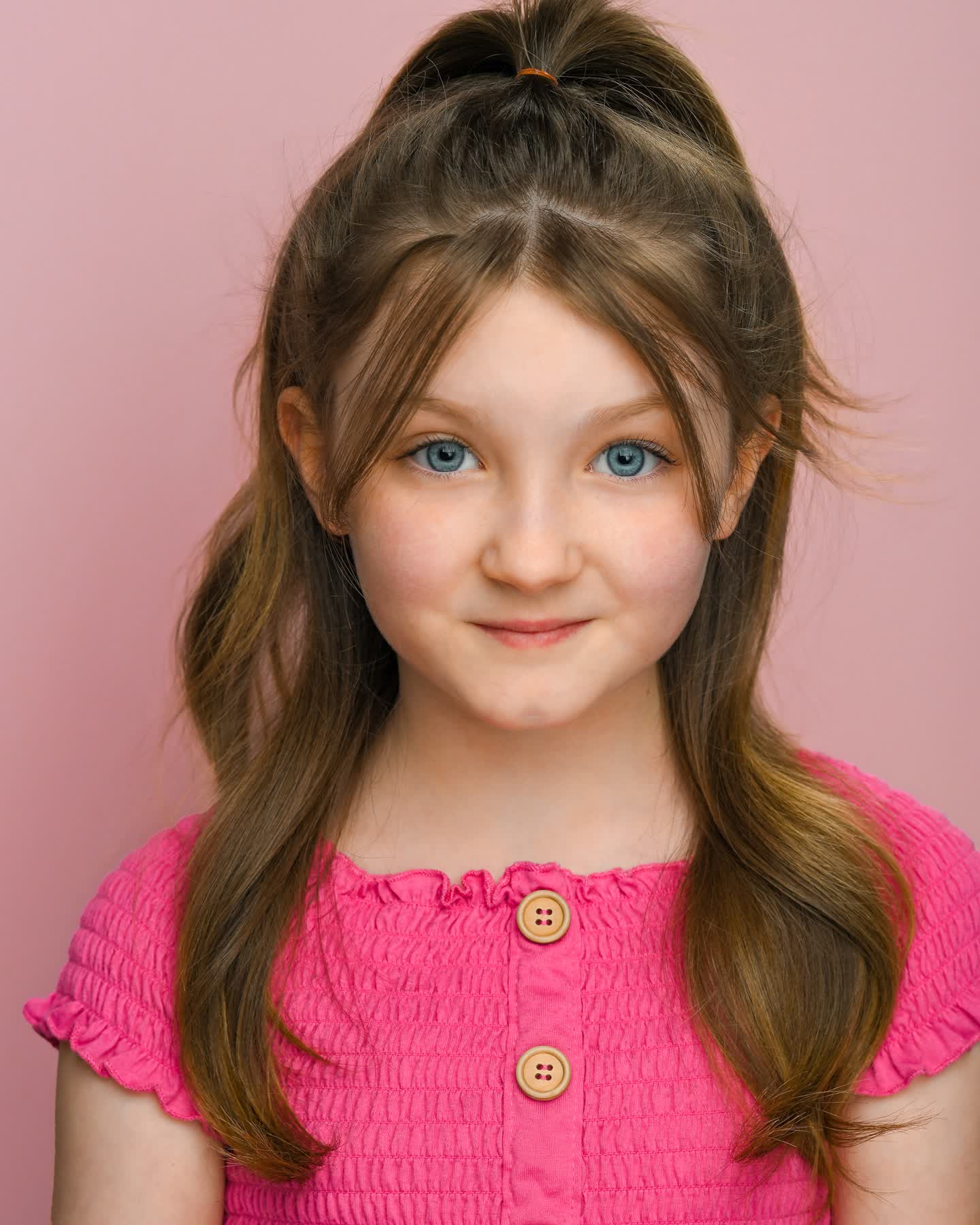 actor Elle Lisic large photo