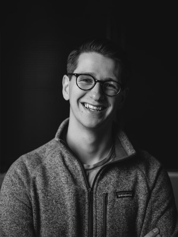 actor Elliot Graves large photo