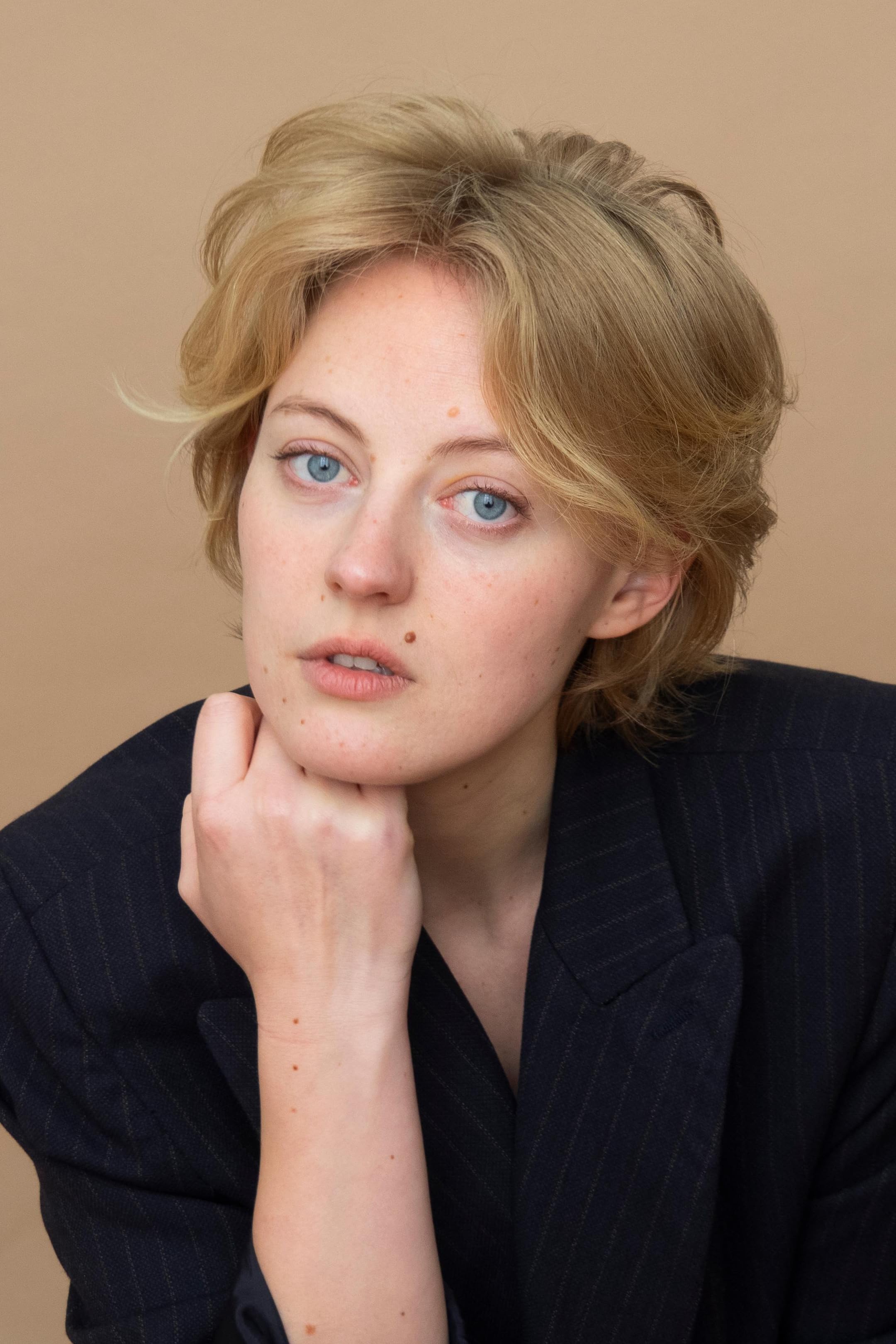 actor Caroline Hellwig large photo