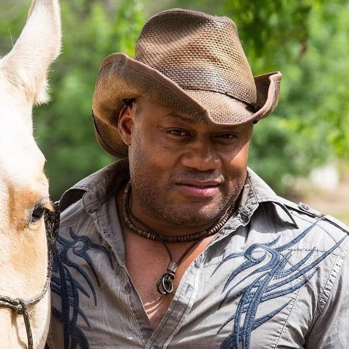 actor Liza Davis large photo