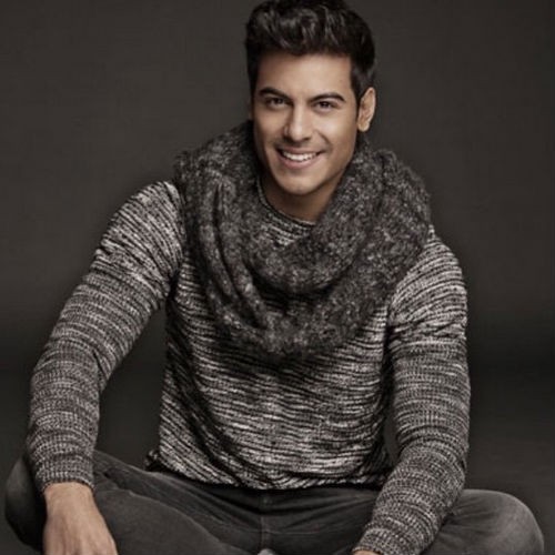 actor Carlos Rivera large photo