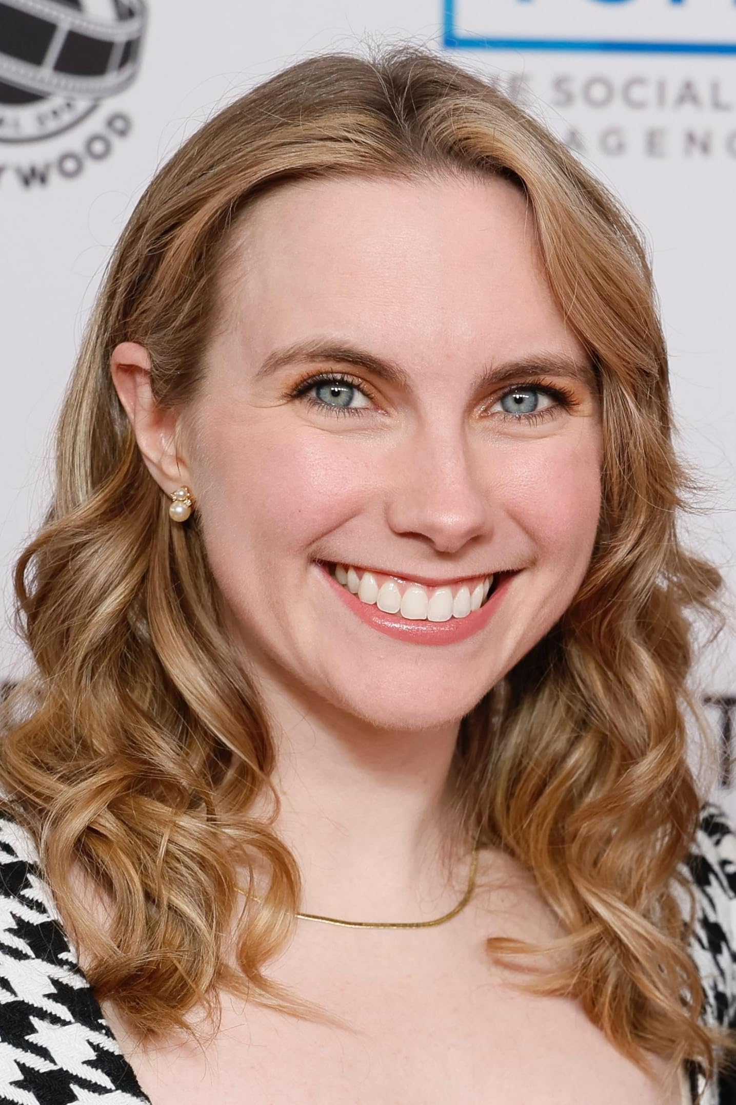 actor Liz Kelley large photo