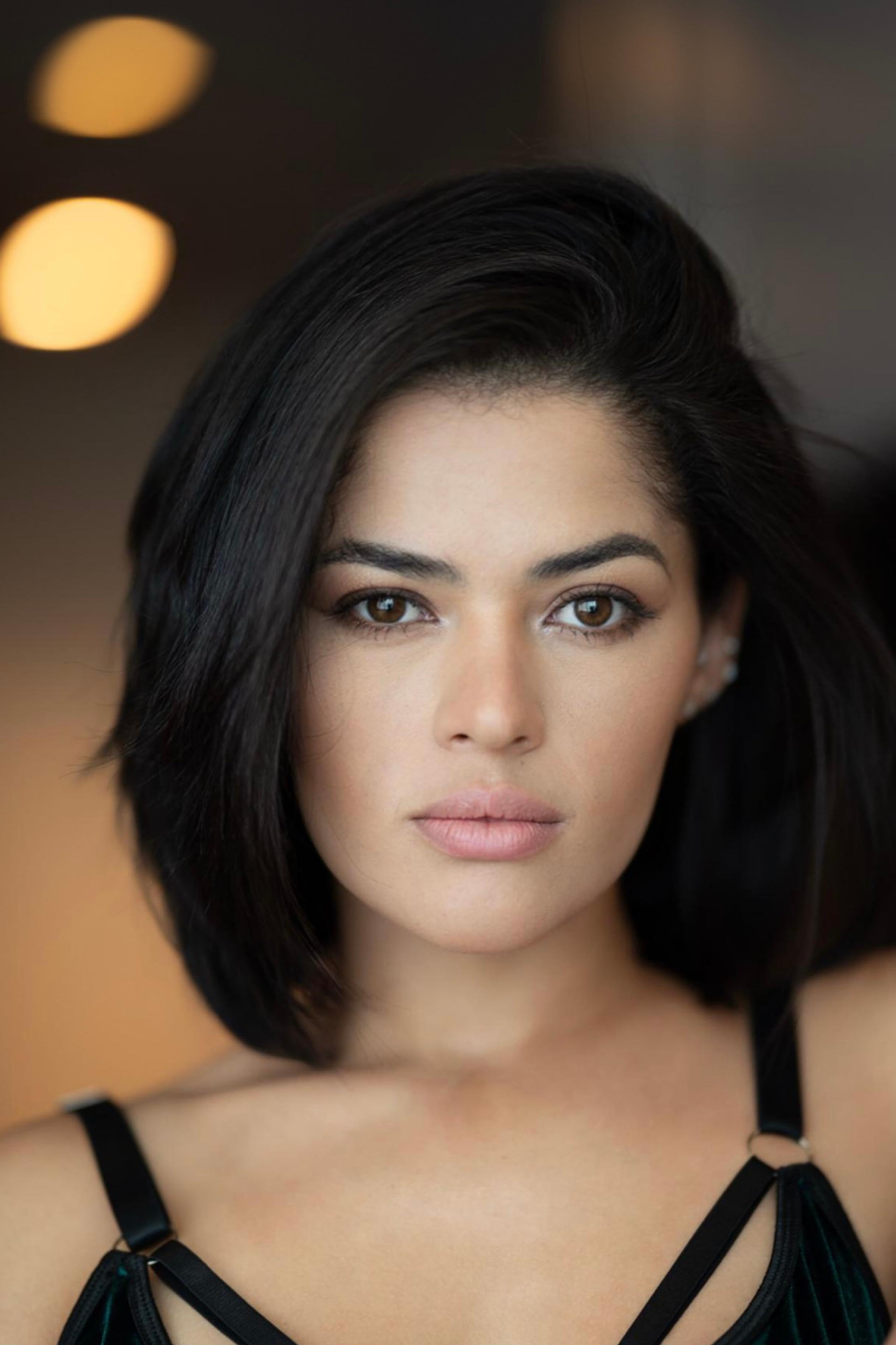 actor Elizabeth Alvarado large photo