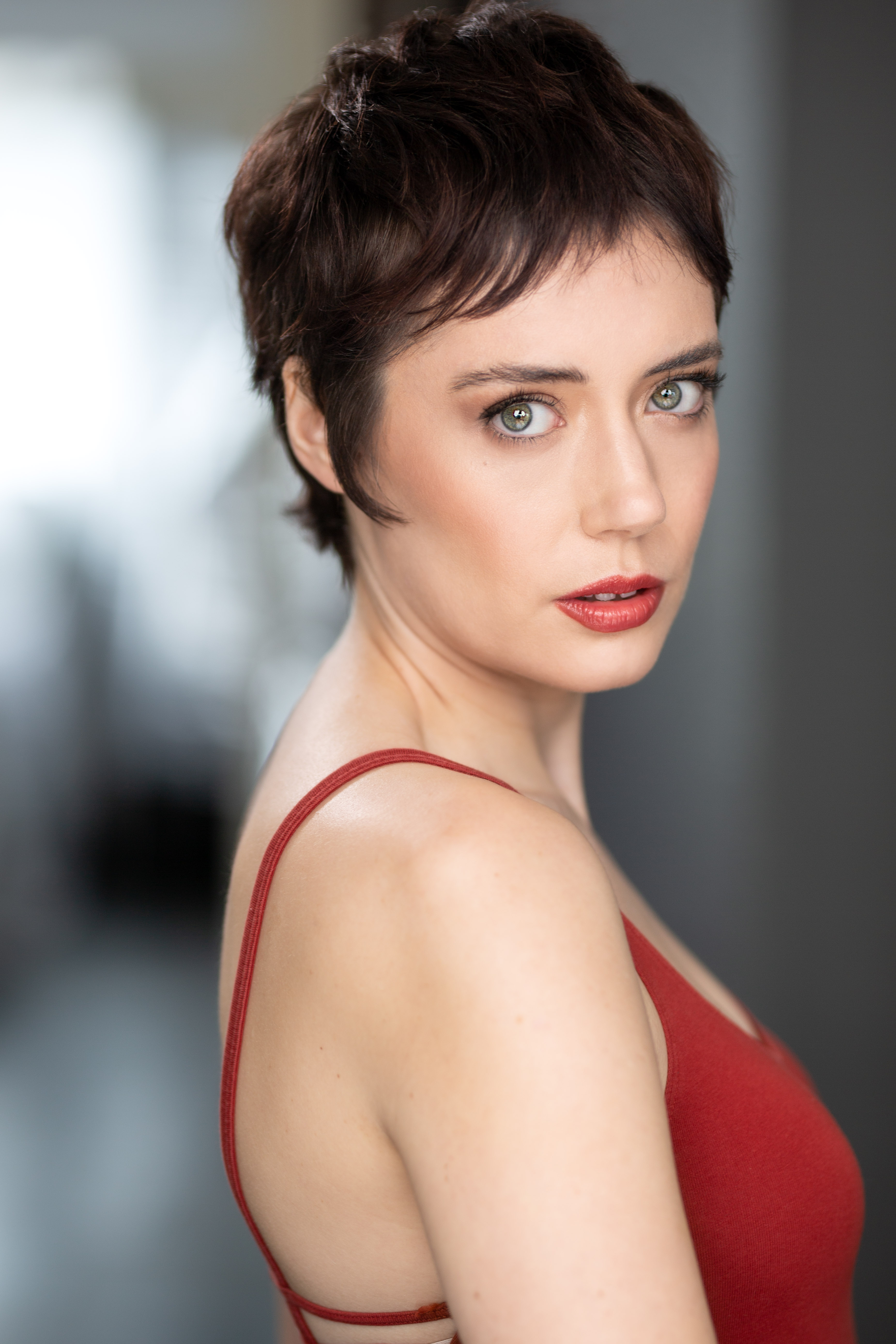 actor Rhiannon Lattimer large photo