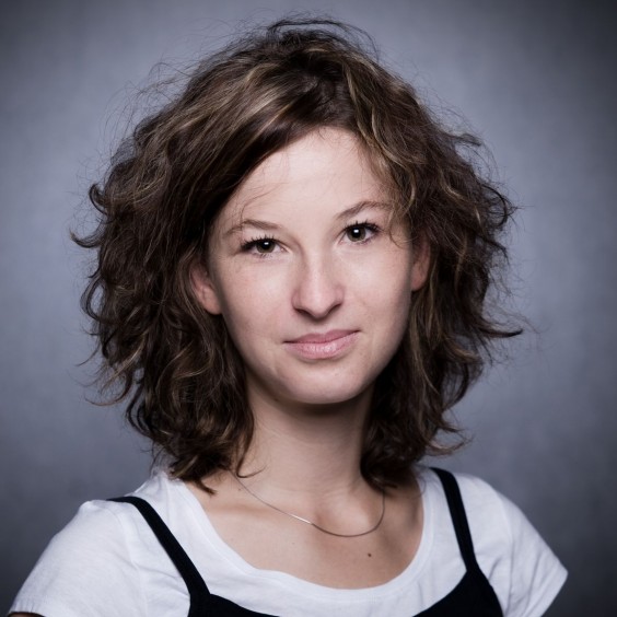 actor Julia Wyszynska large photo