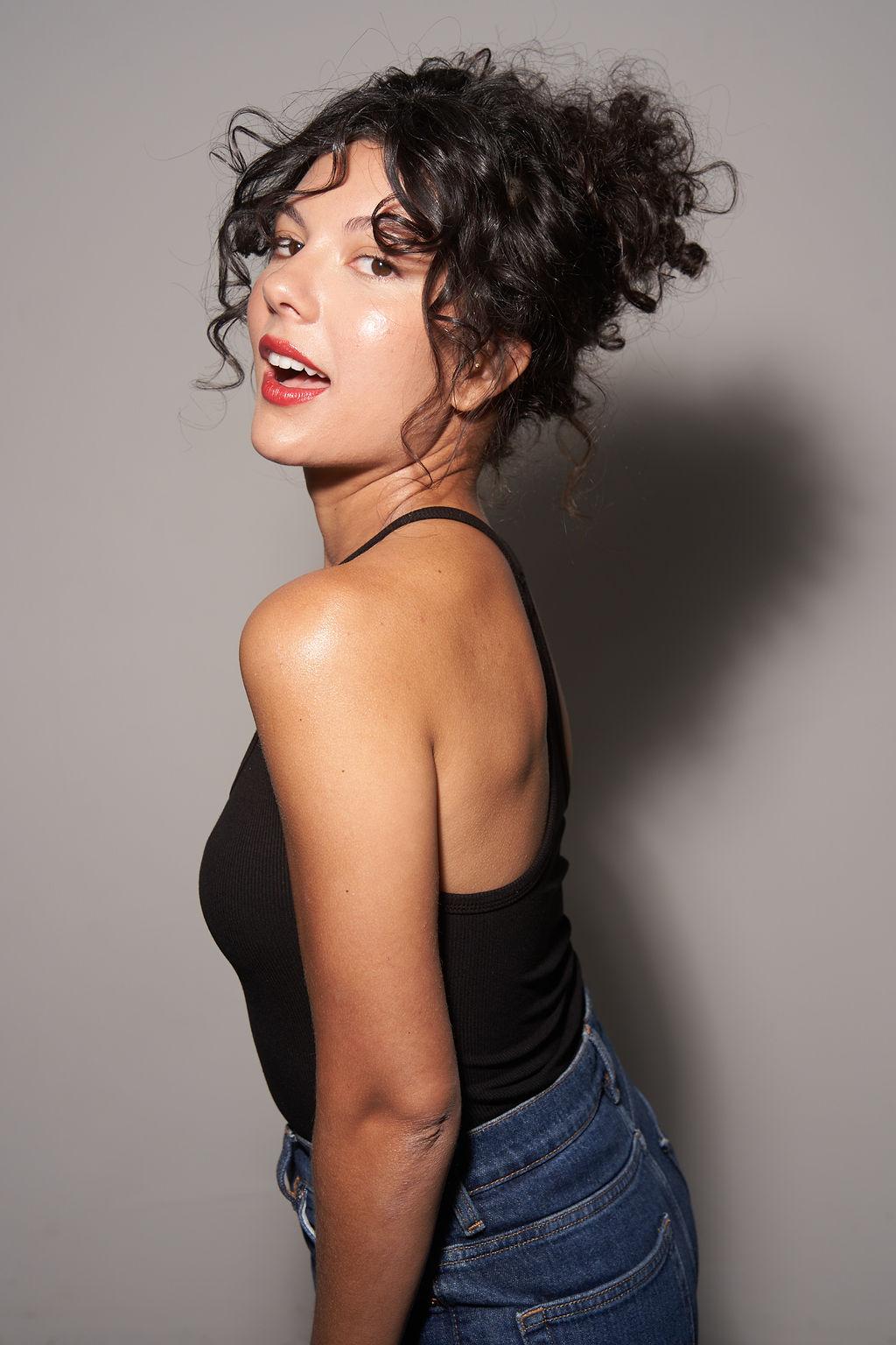 actor Jena Fakroddin large photo