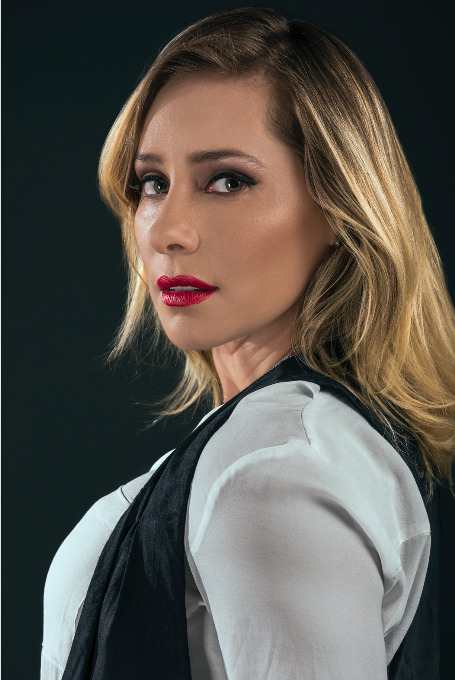 actor Gabriela Carrillo large photo