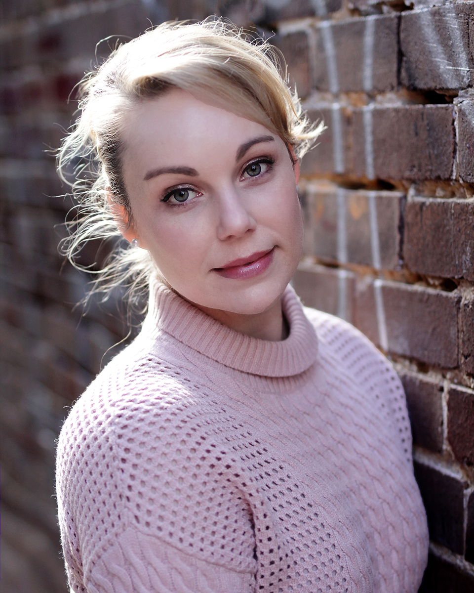 actor Tara Jay large photo