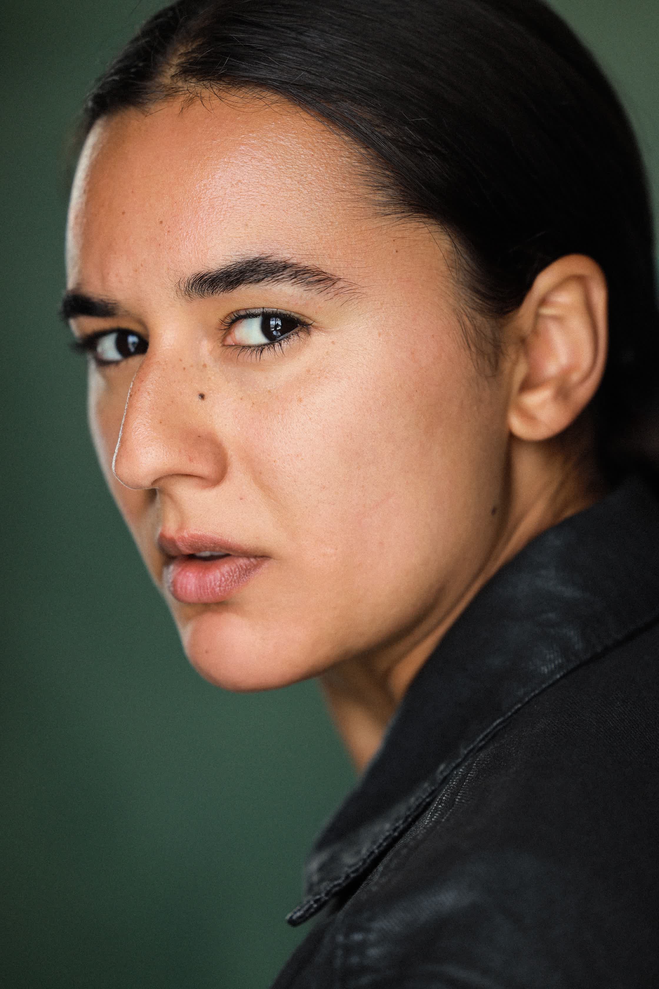 actor Bianca Beckles-Rose large photo