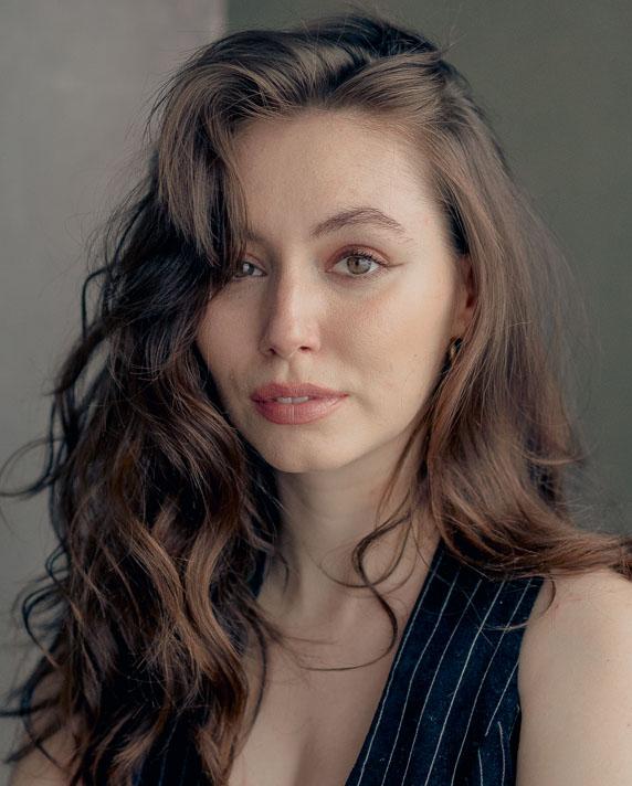 actor Elizabeth McCafferty large photo