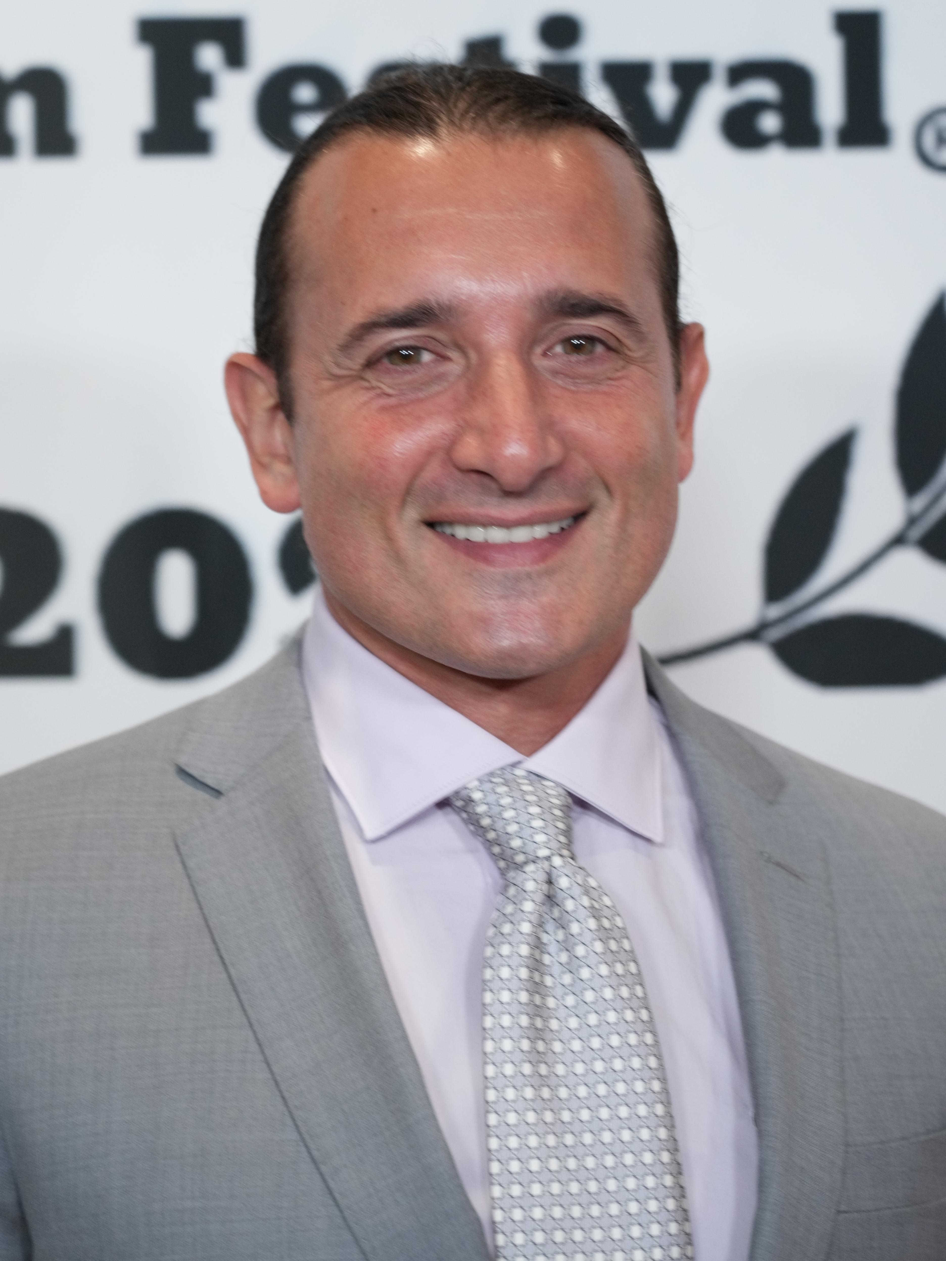 actor Giovanni Zelko large photo