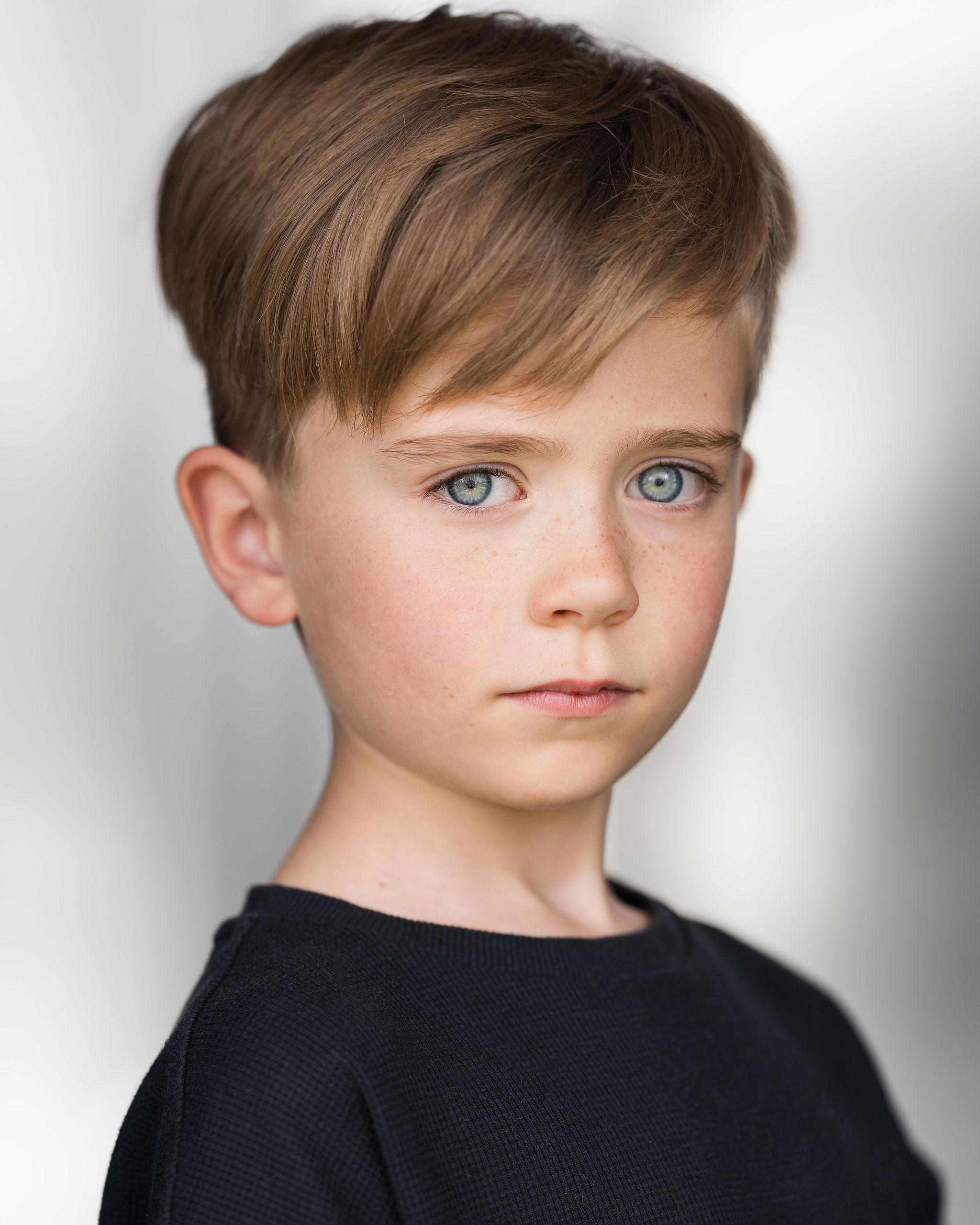 actor Taylor Sullivan large photo