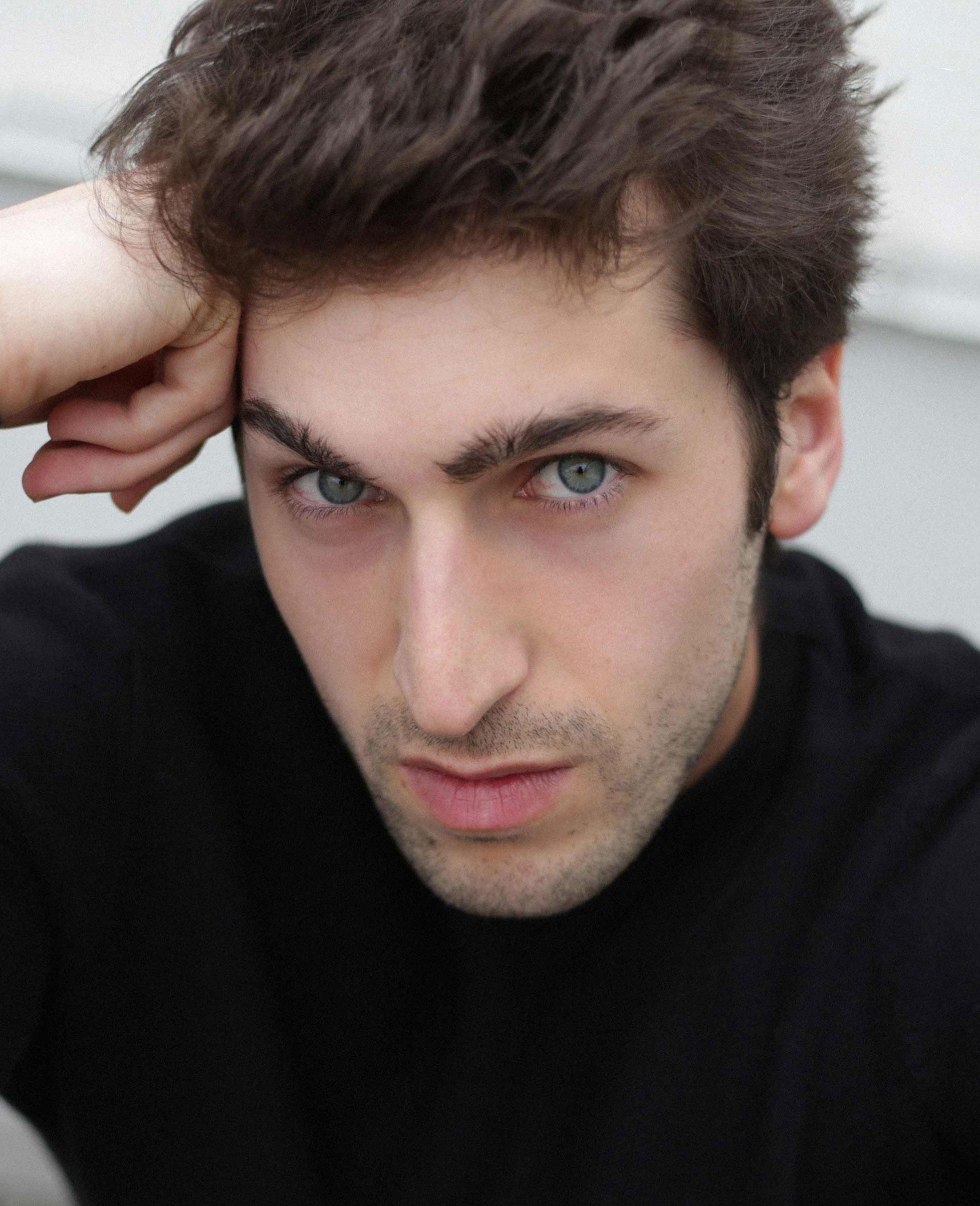 actor Yohan Levy large photo