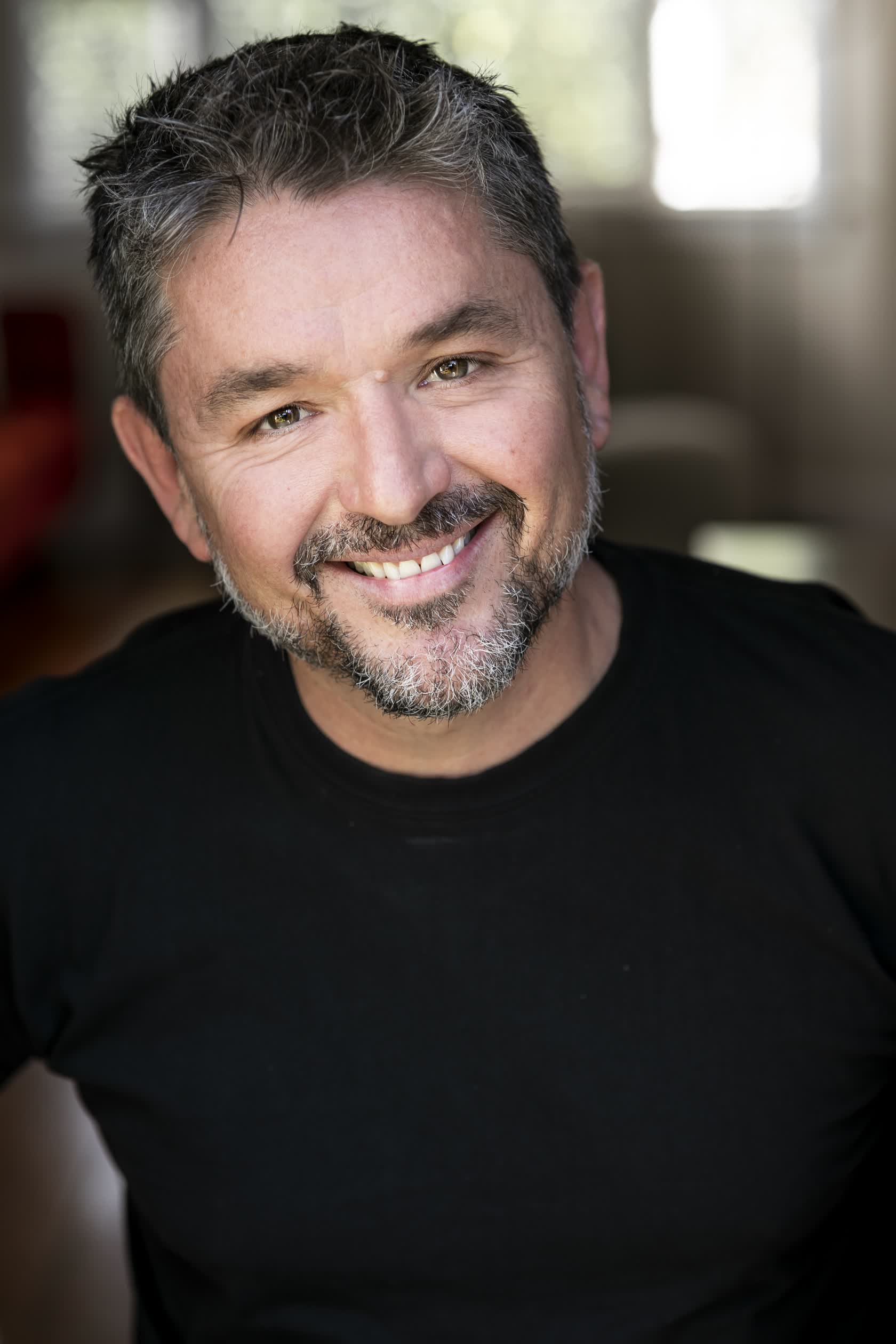 actor Robert Mignault large photo