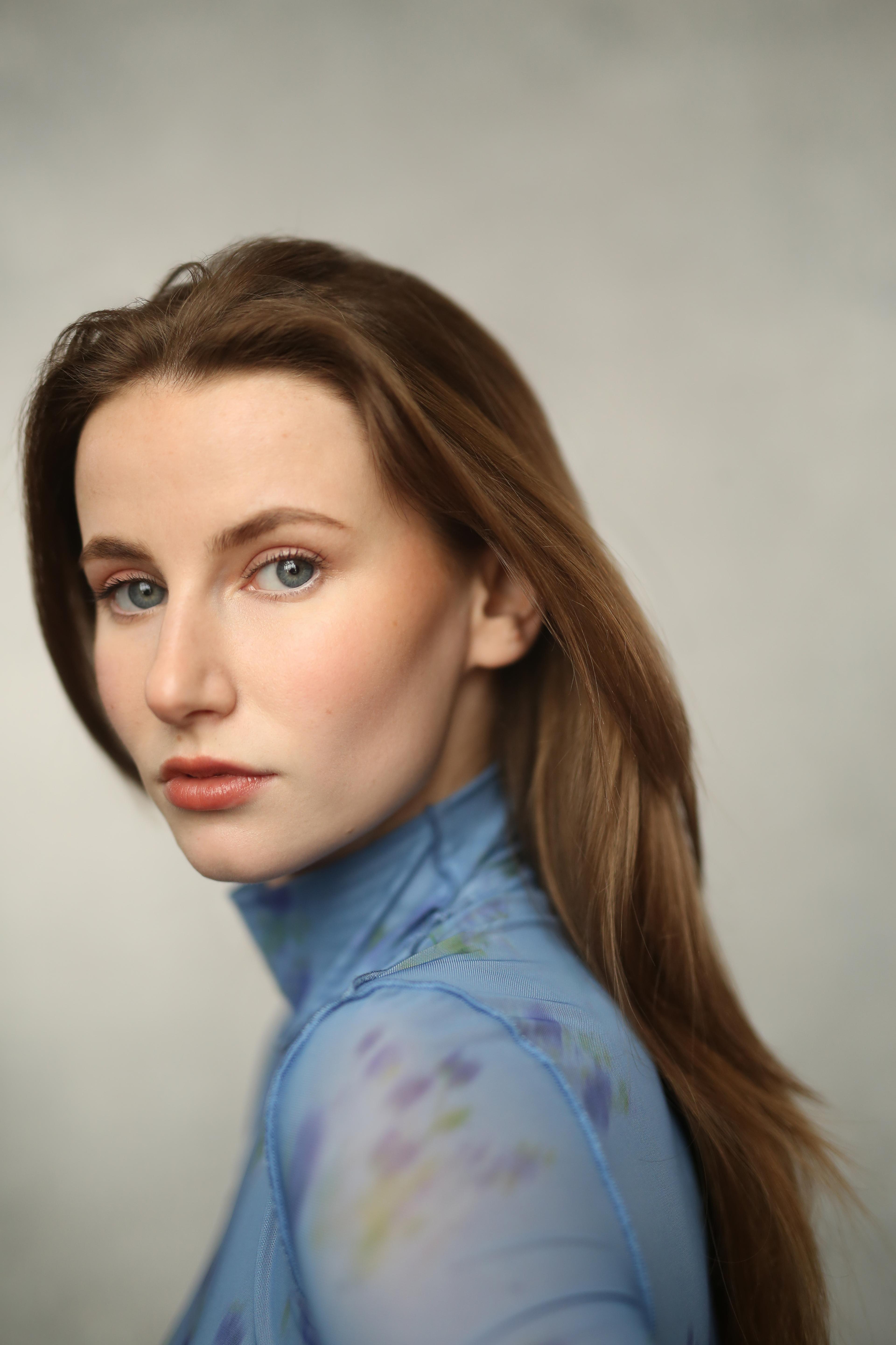 actor Mia Hope large photo