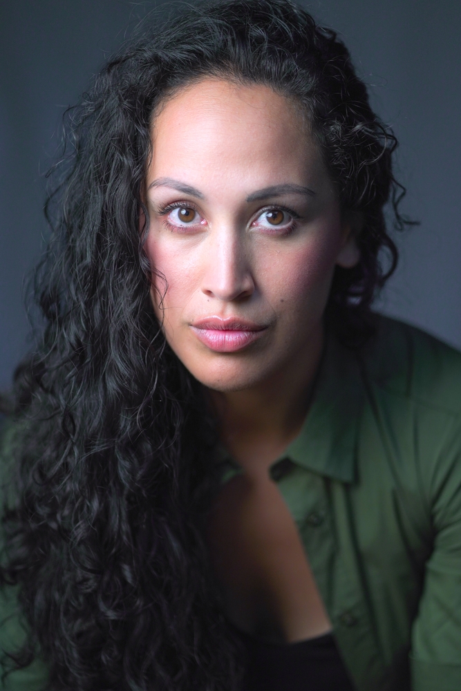 actor Ria Paki large photo