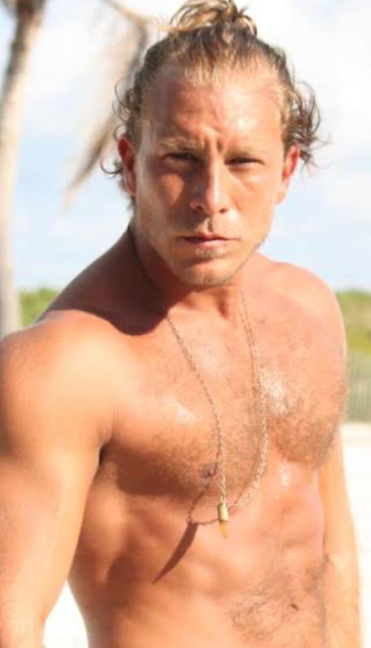 actor Salvador Zerboni large photo