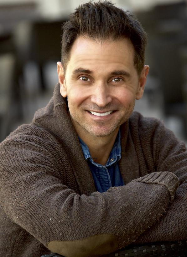 actor Travis Cloer large photo