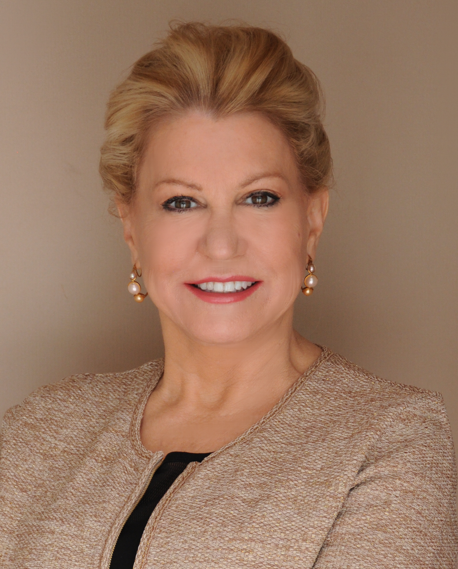 Lois Lee