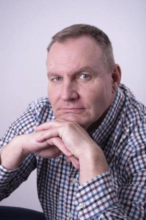 actor Guy Robbins large photo