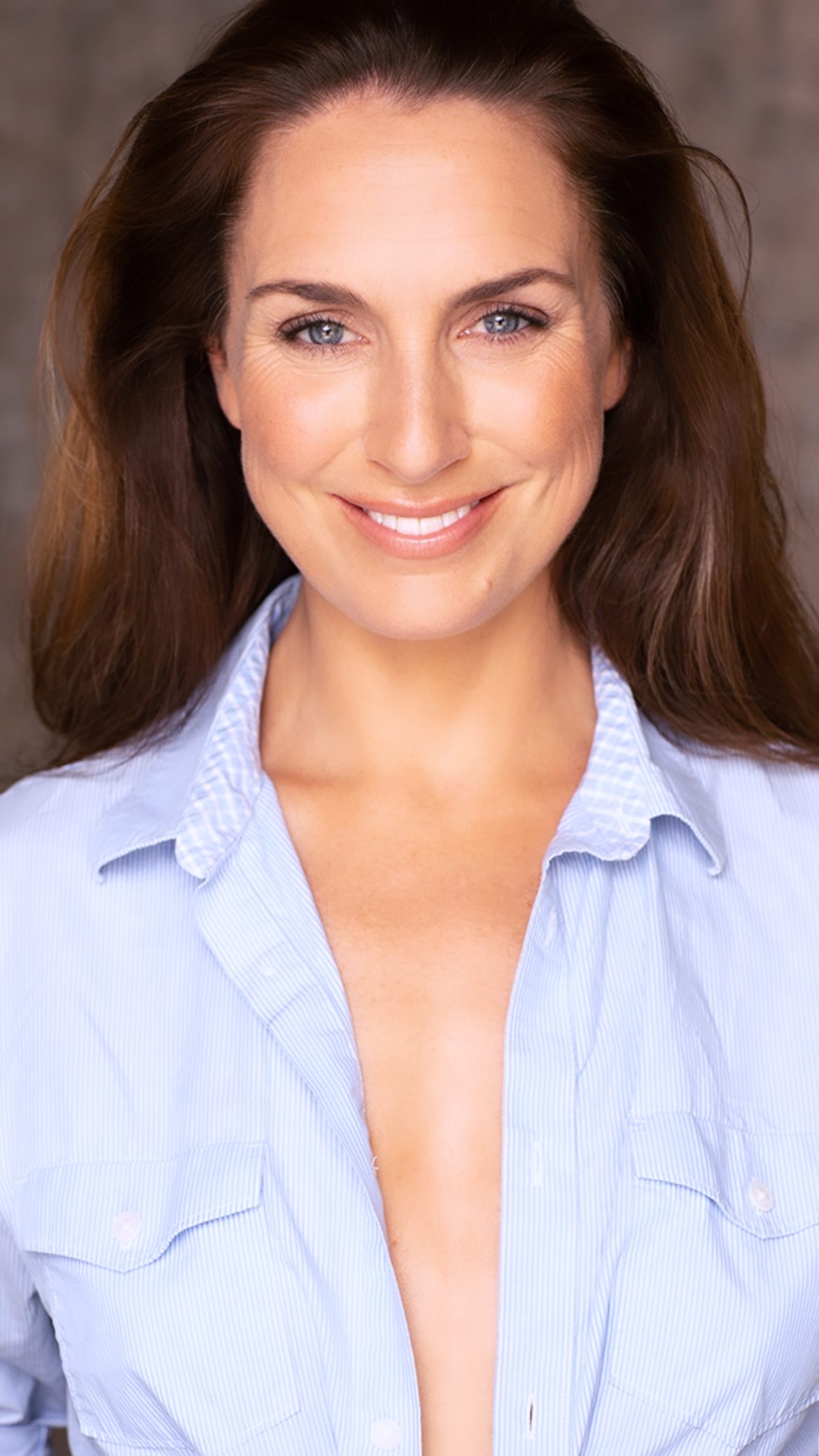 actor Caroline Kinsolving large photo