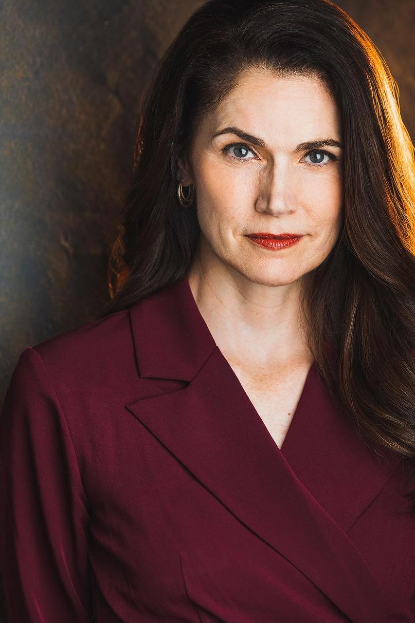 actor Emma MacKenzie large photo